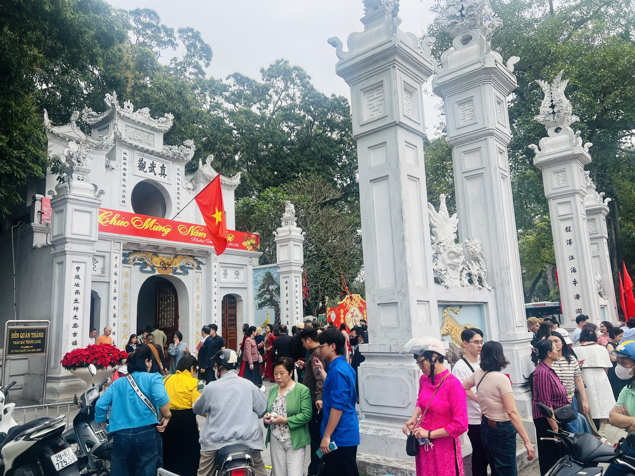 H&agrave; Nội: Người d&acirc;n nườm nượp đi lễ đầu năm- Ảnh 16.