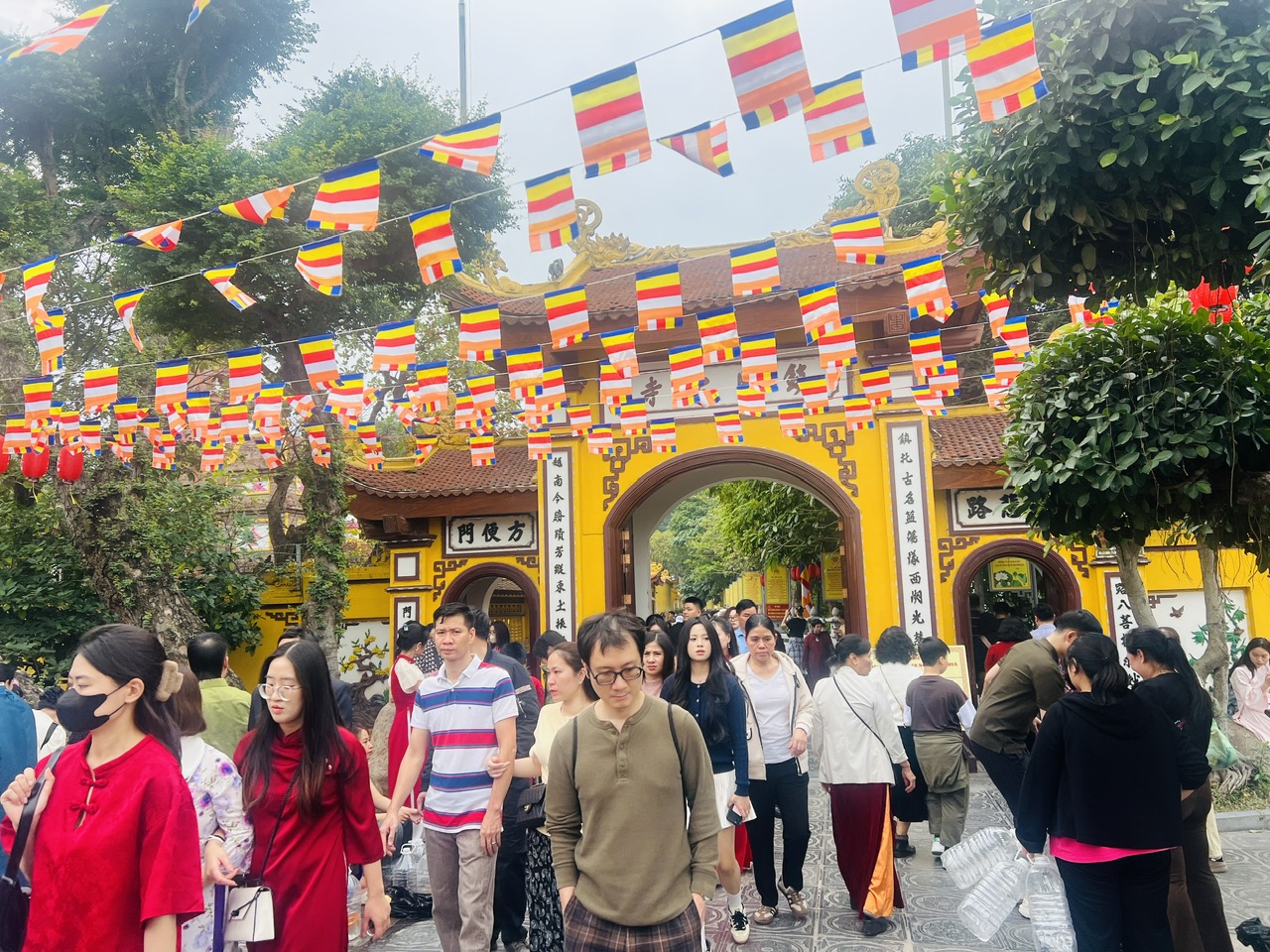 H&agrave; Nội: Người d&acirc;n nườm nượp đi lễ đầu năm- Ảnh 15.