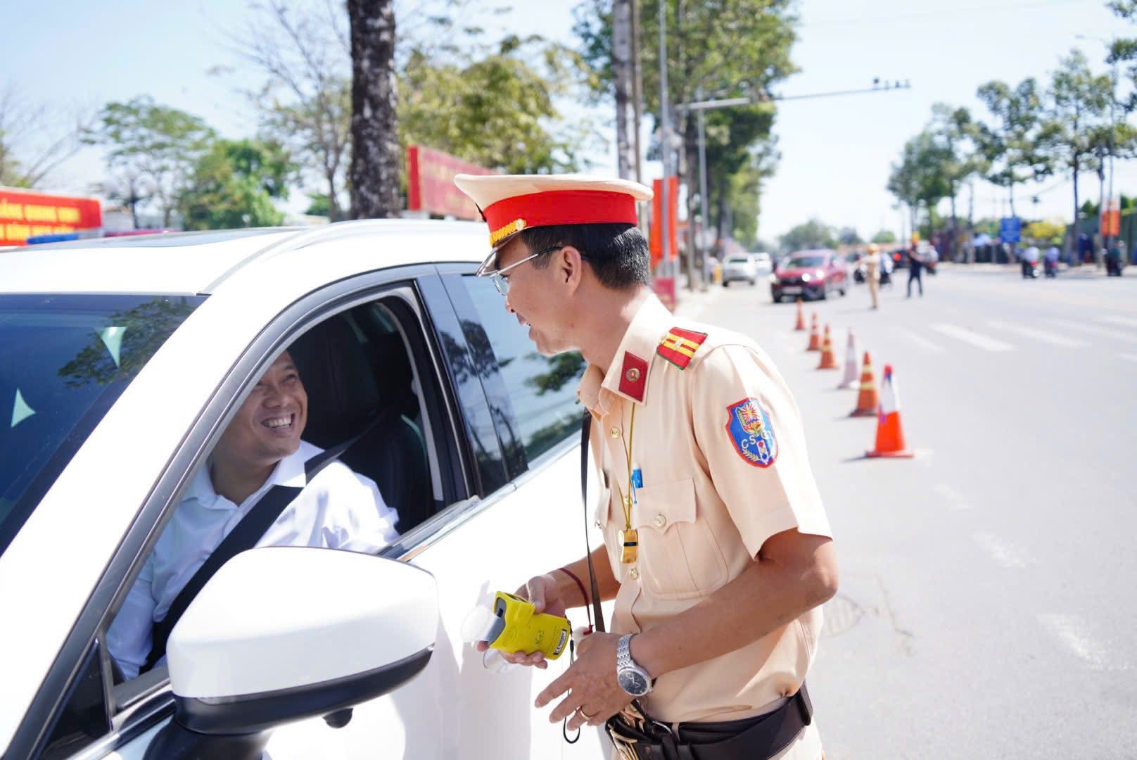 Tăng cường kiểm tra dịp Tết, CSGT Đồng Nai xử l&yacute; nhiều t&agrave;i xế vi phạm nồng độ cồn- Ảnh 6.