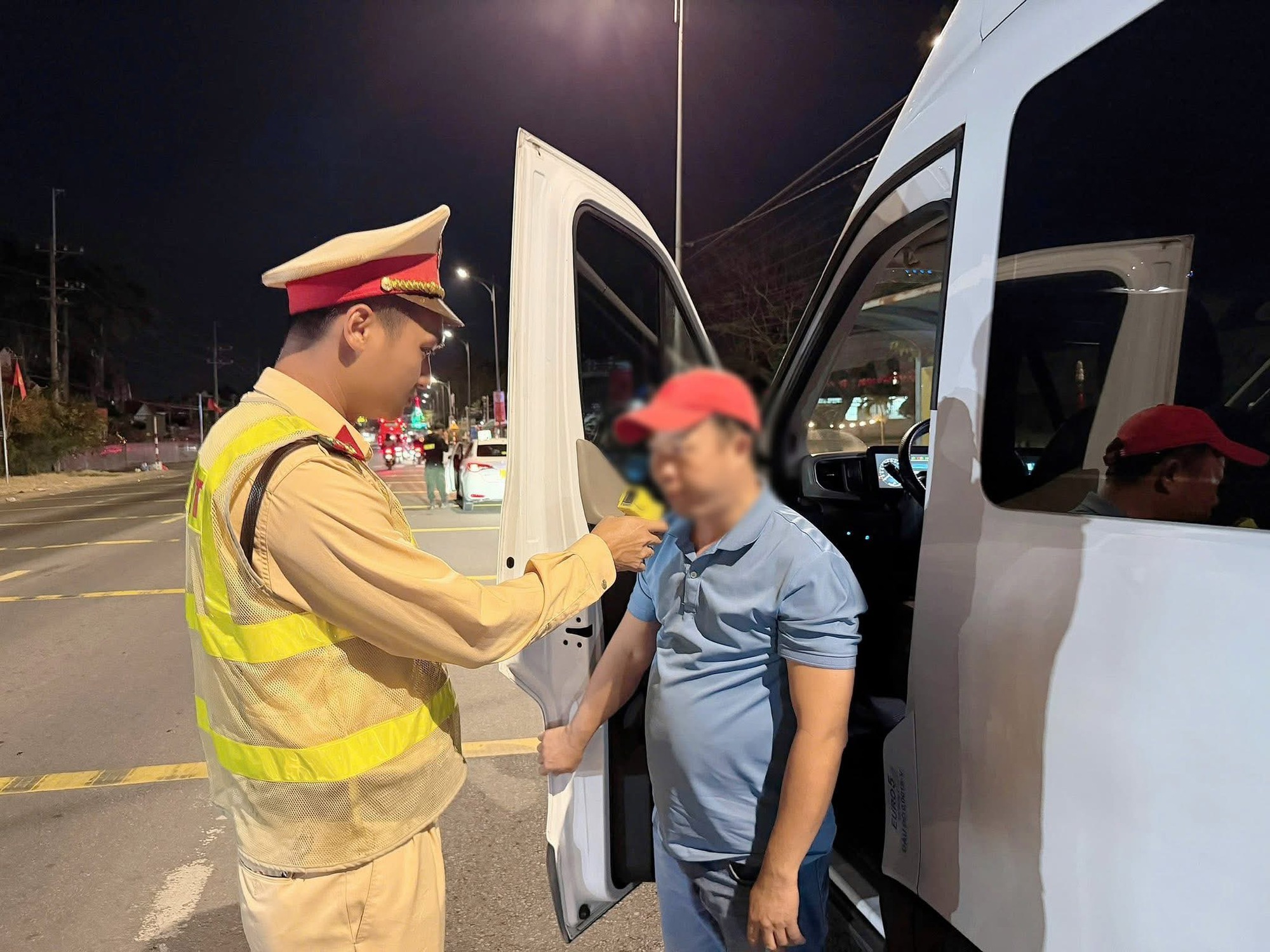 Tăng cường kiểm tra dịp Tết, CSGT Đồng Nai xử l&yacute; nhiều t&agrave;i xế vi phạm nồng độ cồn- Ảnh 1.