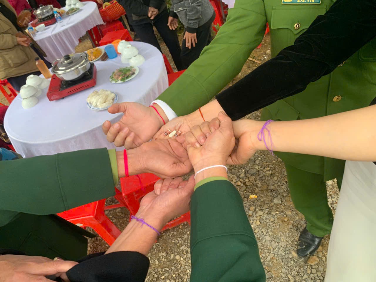 Đặc sắc lễ "đeo v&ograve;ng&rdquo; cầu may của đồng b&agrave;o d&acirc;n tộc thiểu số v&ugrave;ng bi&ecirc;n H&agrave; Tĩnh- Ảnh 3.