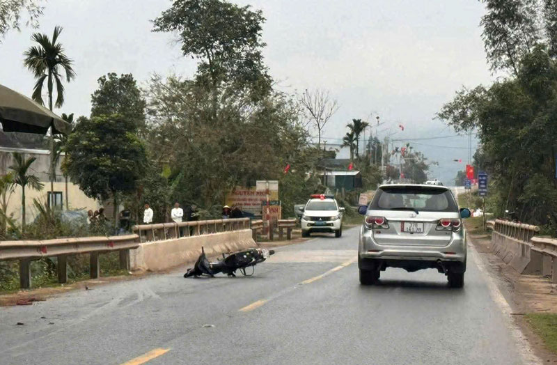 Hiện trường vụ tai nạn khiến nam thanh ni&ecirc;n tử vong.