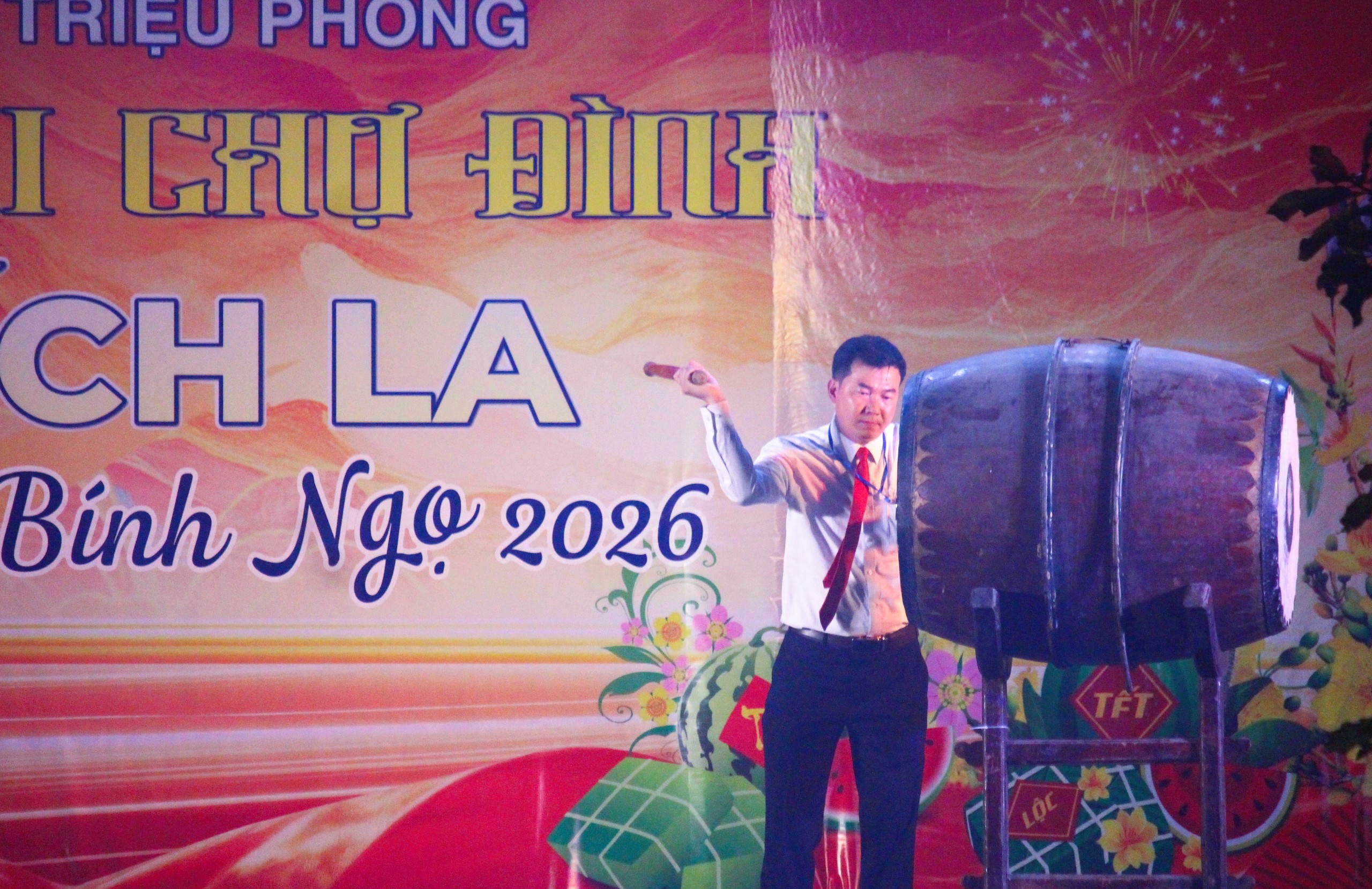 Độc đ&aacute;o phi&ecirc;n chợ mỗi năm chỉ họp một lần v&agrave;o đ&ecirc;m m&ugrave;ng 2 Tết ở Quảng Trị- Ảnh 11.