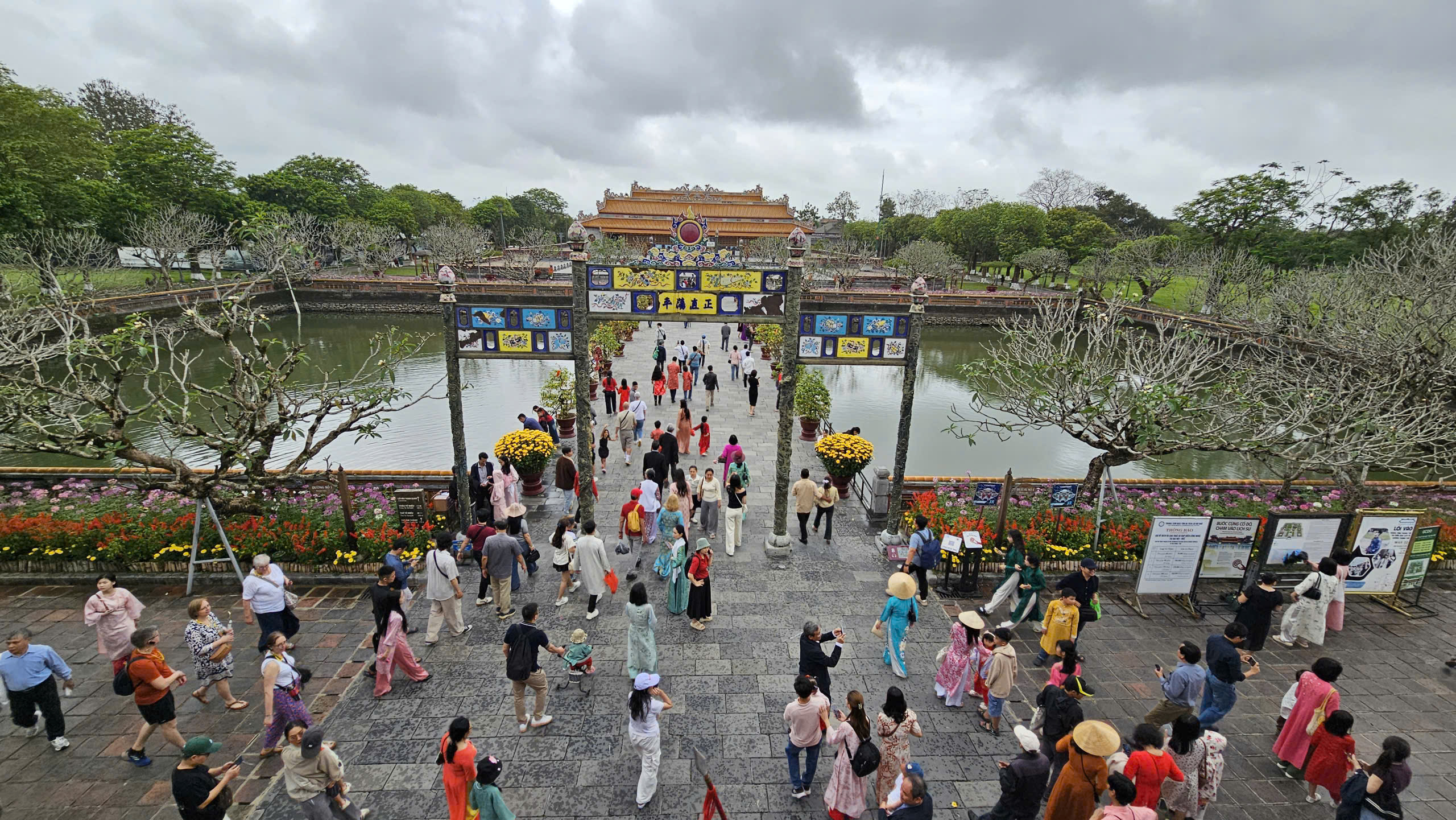 Du lịch Huế thu hơn 736 tỷ đồng trong 6 ng&agrave;y nghỉ Tết- Ảnh 1.