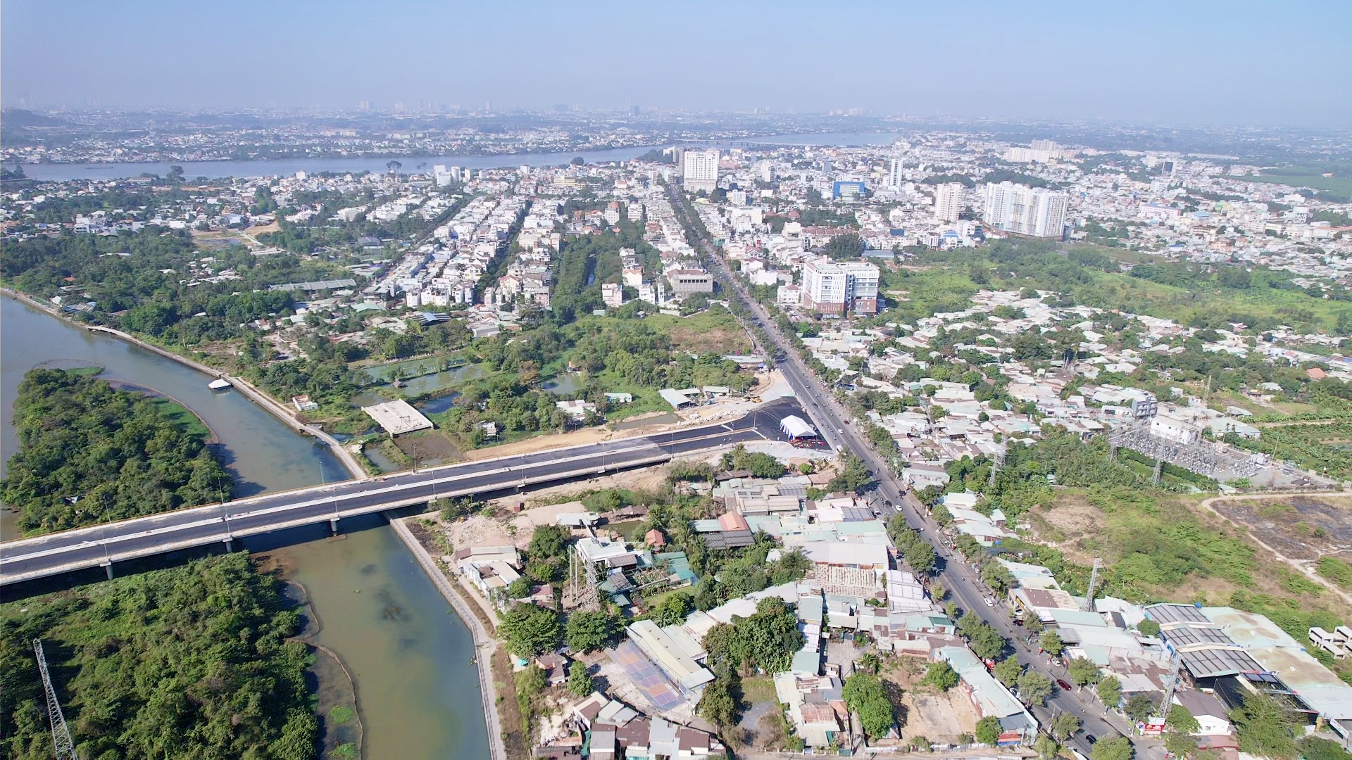 Cầu Thống Nhất khoác áo mới, sẵn sàng thông xe kỹ thuật- Ảnh 14. Cầu Thống Nhất khoác áo mới, sẵn sàng thông xe kỹ thuật- Ảnh 14.