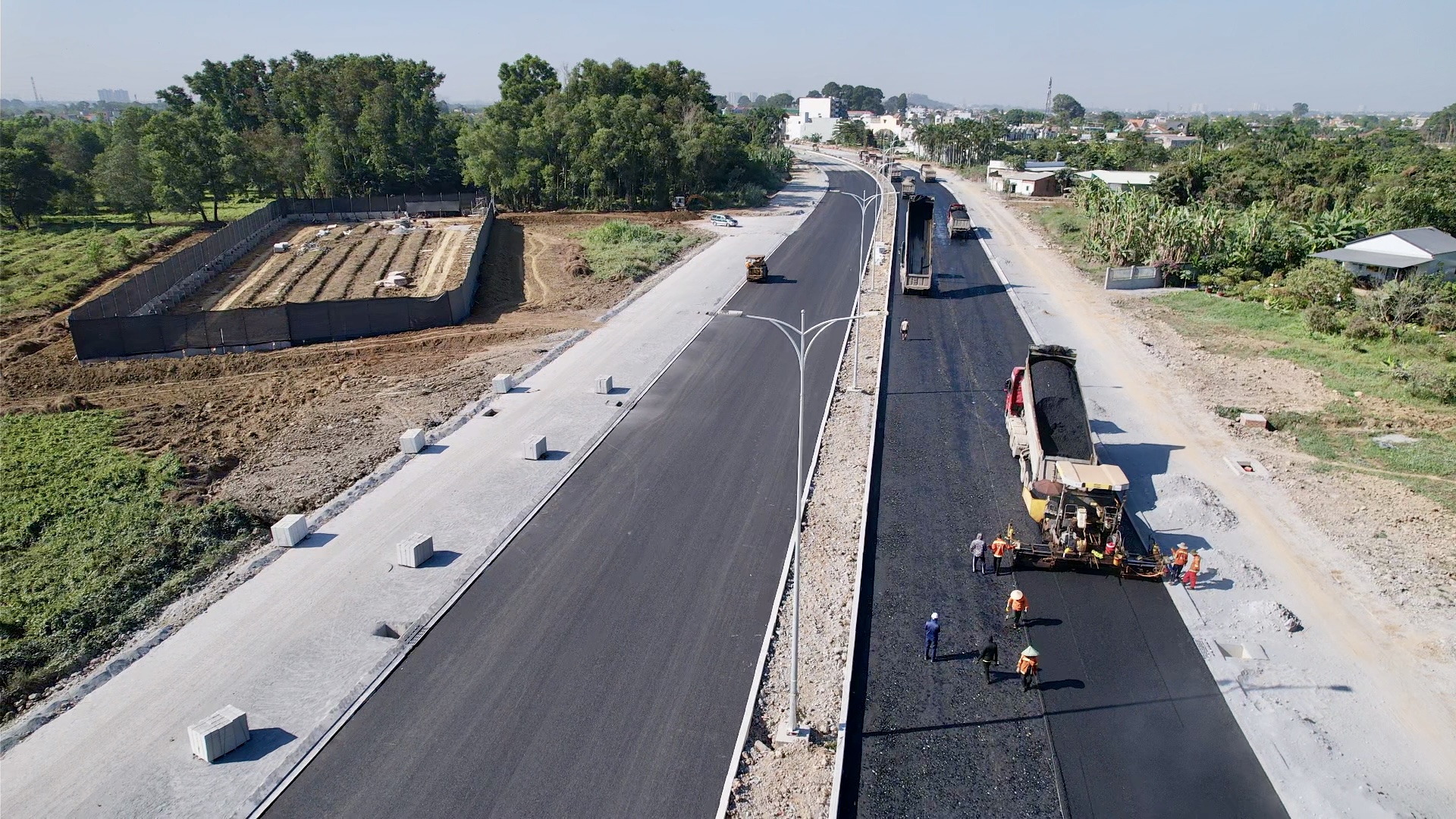 Cầu Thống Nhất khoác áo mới, sẵn sàng thông xe kỹ thuật- Ảnh 12. Cầu Thống Nhất khoác áo mới, sẵn sàng thông xe kỹ thuật- Ảnh 12.