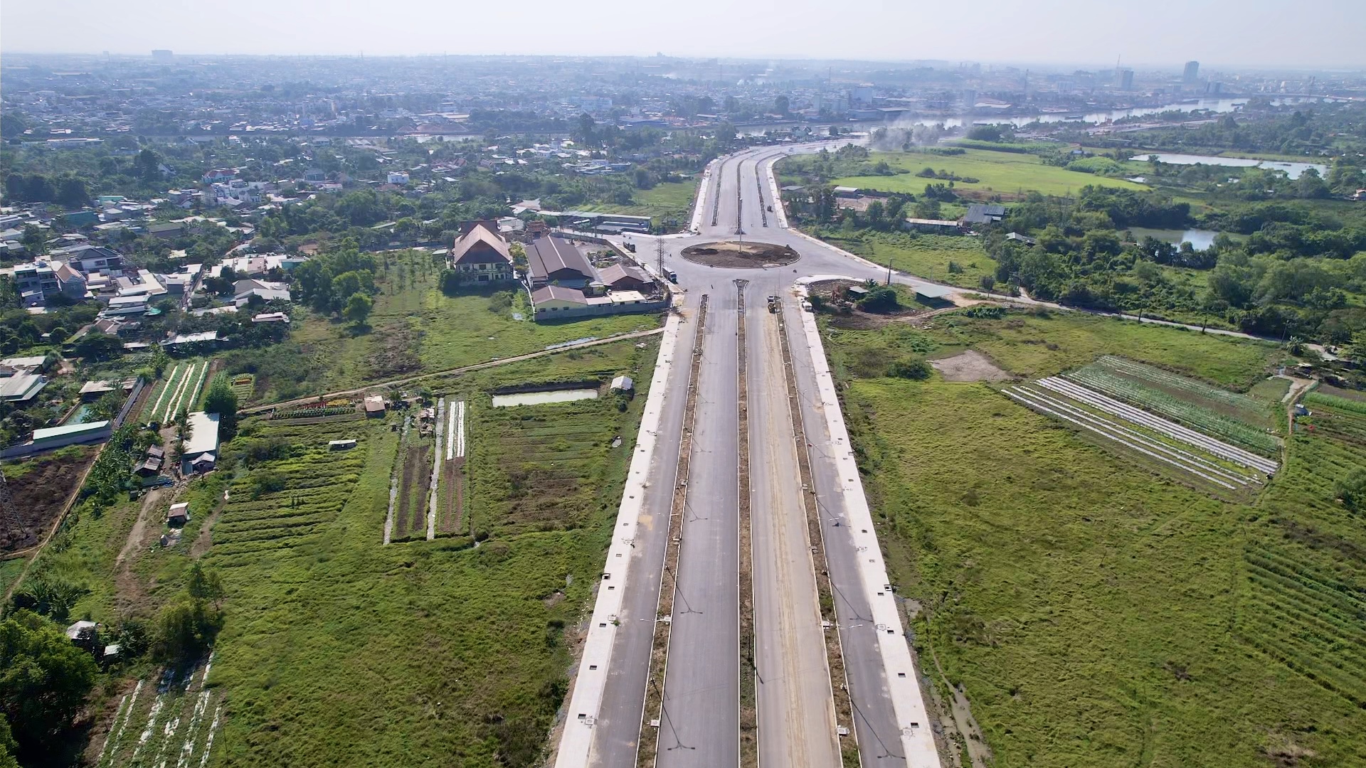 Cầu Thống Nhất khoác áo mới, sẵn sàng thông xe kỹ thuật- Ảnh 13. Cầu Thống Nhất khoác áo mới, sẵn sàng thông xe kỹ thuật- Ảnh 13.