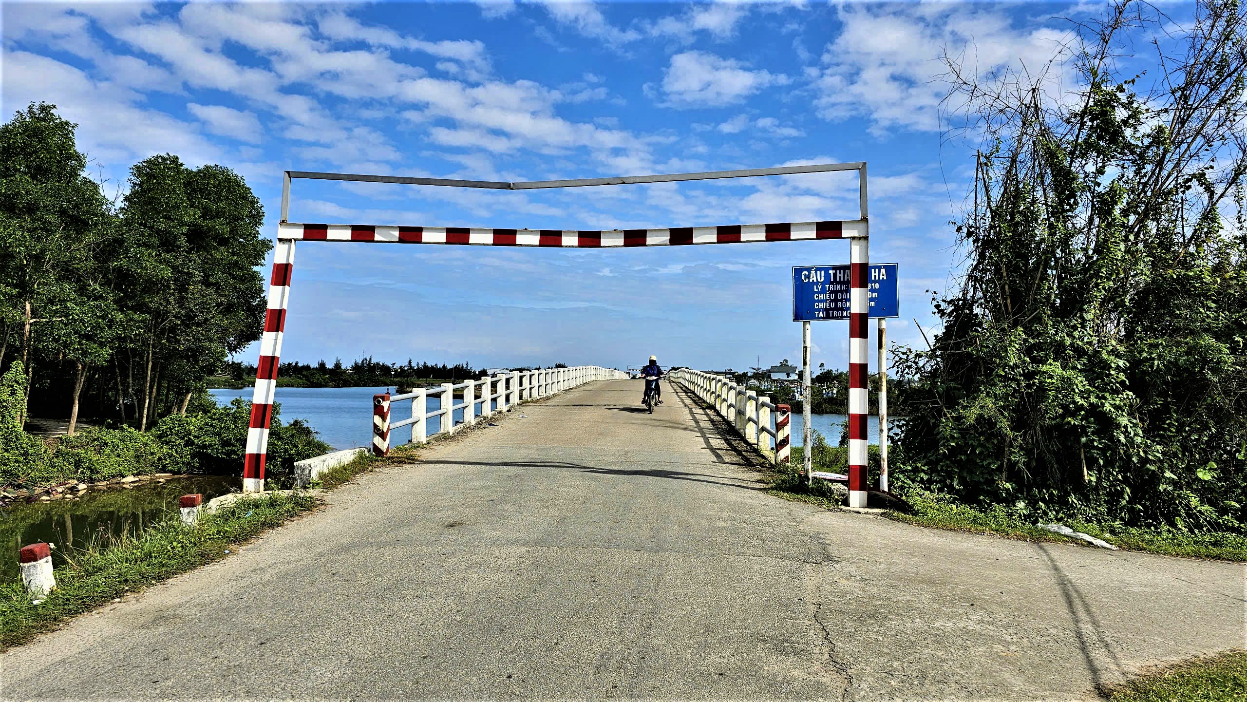 Huế: Cầu tr&ecirc;n tỉnh lộ 4 sụt l&uacute;n mố trụ, xuống cấp nghi&ecirc;m trọng- Ảnh 8.