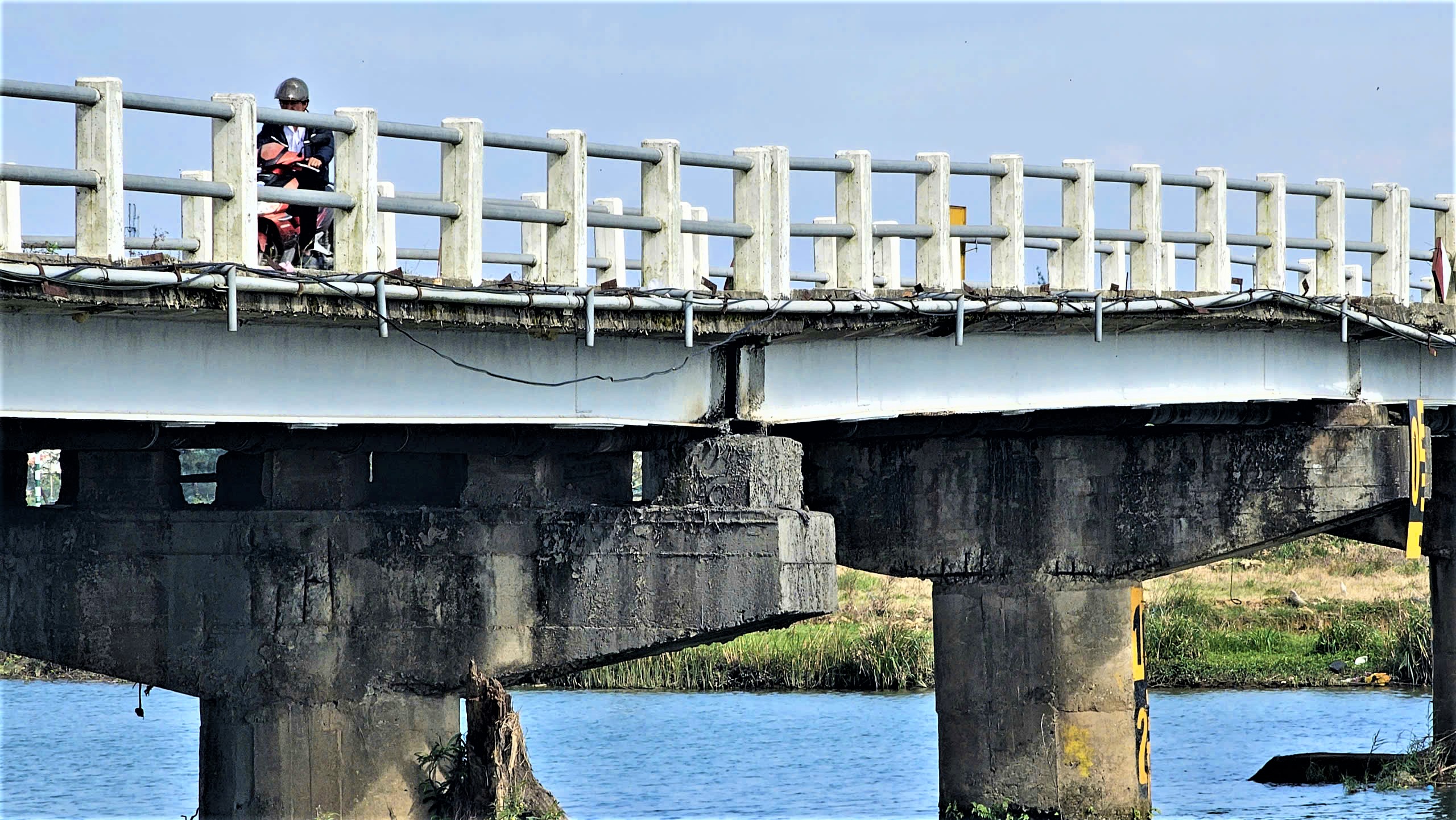 Huế: Cầu tr&ecirc;n tỉnh lộ 4 sụt l&uacute;n mố trụ, xuống cấp nghi&ecirc;m trọng- Ảnh 5.