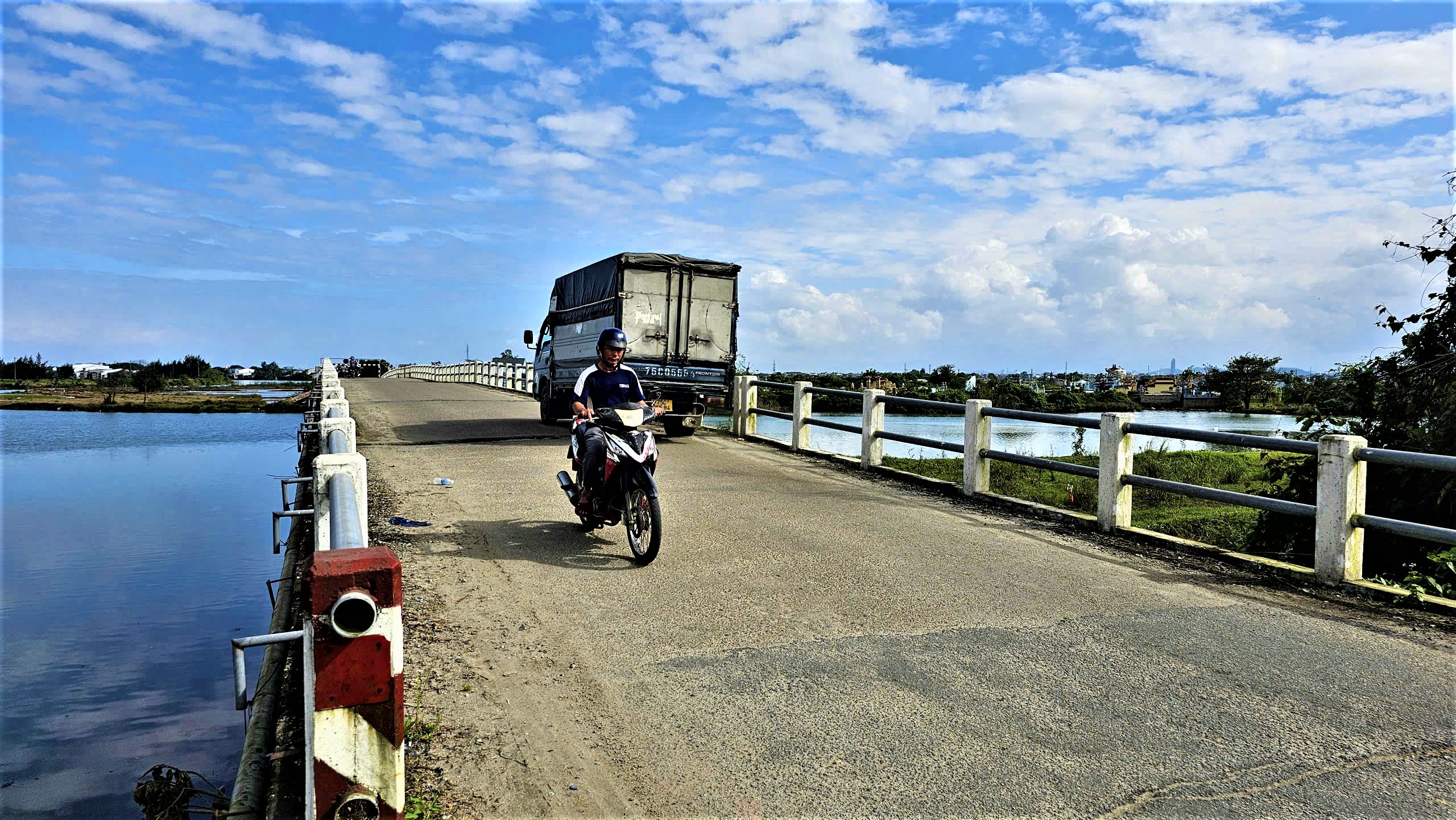 Huế: Cầu tr&ecirc;n tỉnh lộ 4 sụt l&uacute;n mố trụ, xuống cấp nghi&ecirc;m trọng- Ảnh 10.