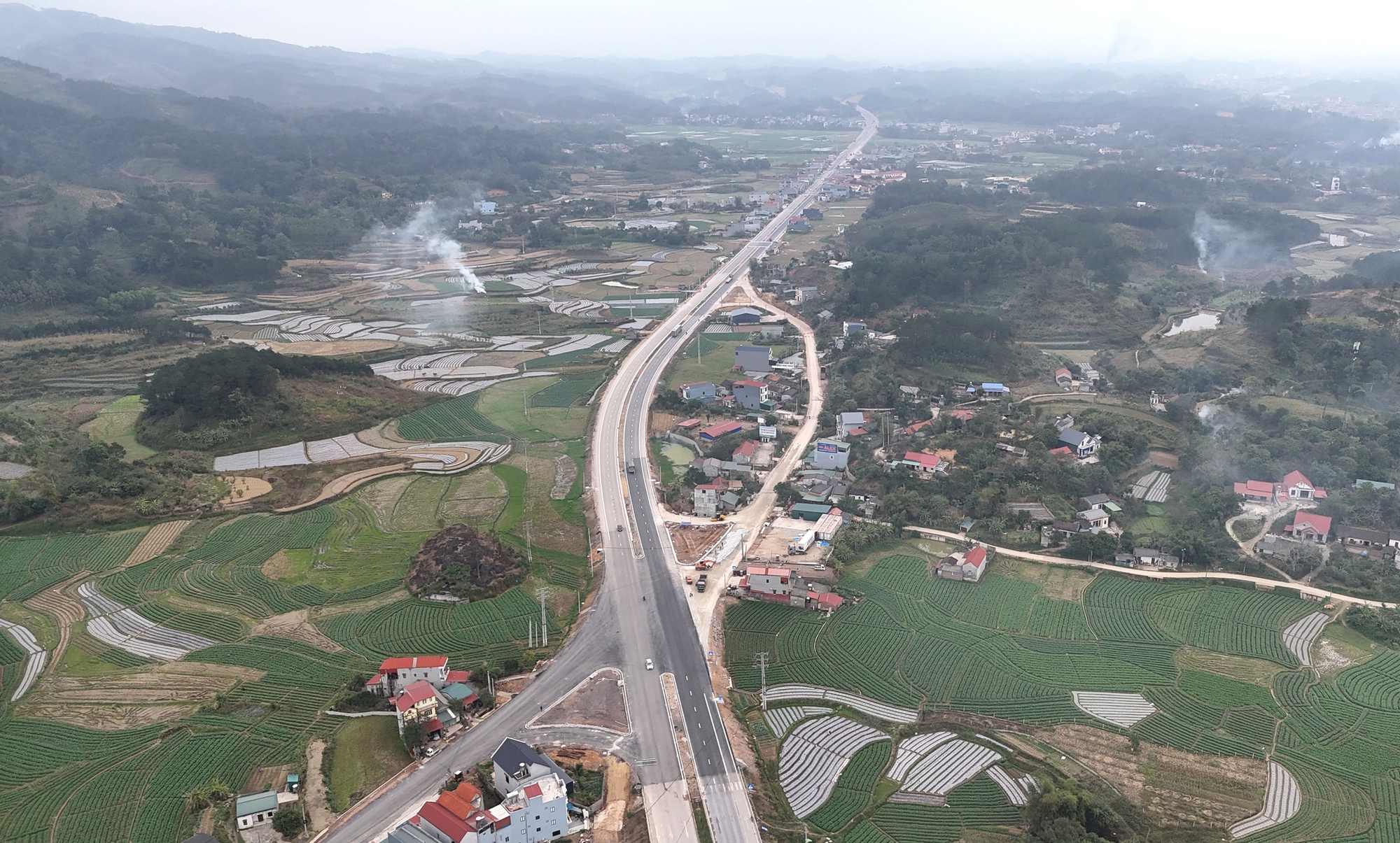 Cận cảnh quốc lộ ngh&igrave;n tỷ ở Lạng Sơn vừa ho&agrave;n th&agrave;nh n&acirc;ng cấp- Ảnh 1.