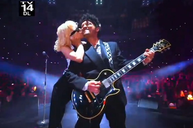 Kết quả Lễ trao giải Grammy 2026: Bad Bunny "lội ngược dòng", Billie Eilish nối dài kỷ lục- Ảnh 2. Kết quả Lễ trao giải Grammy 2026: Bad Bunny "lội ngược dòng", Billie Eilish nối dài kỷ lục- Ảnh 2.