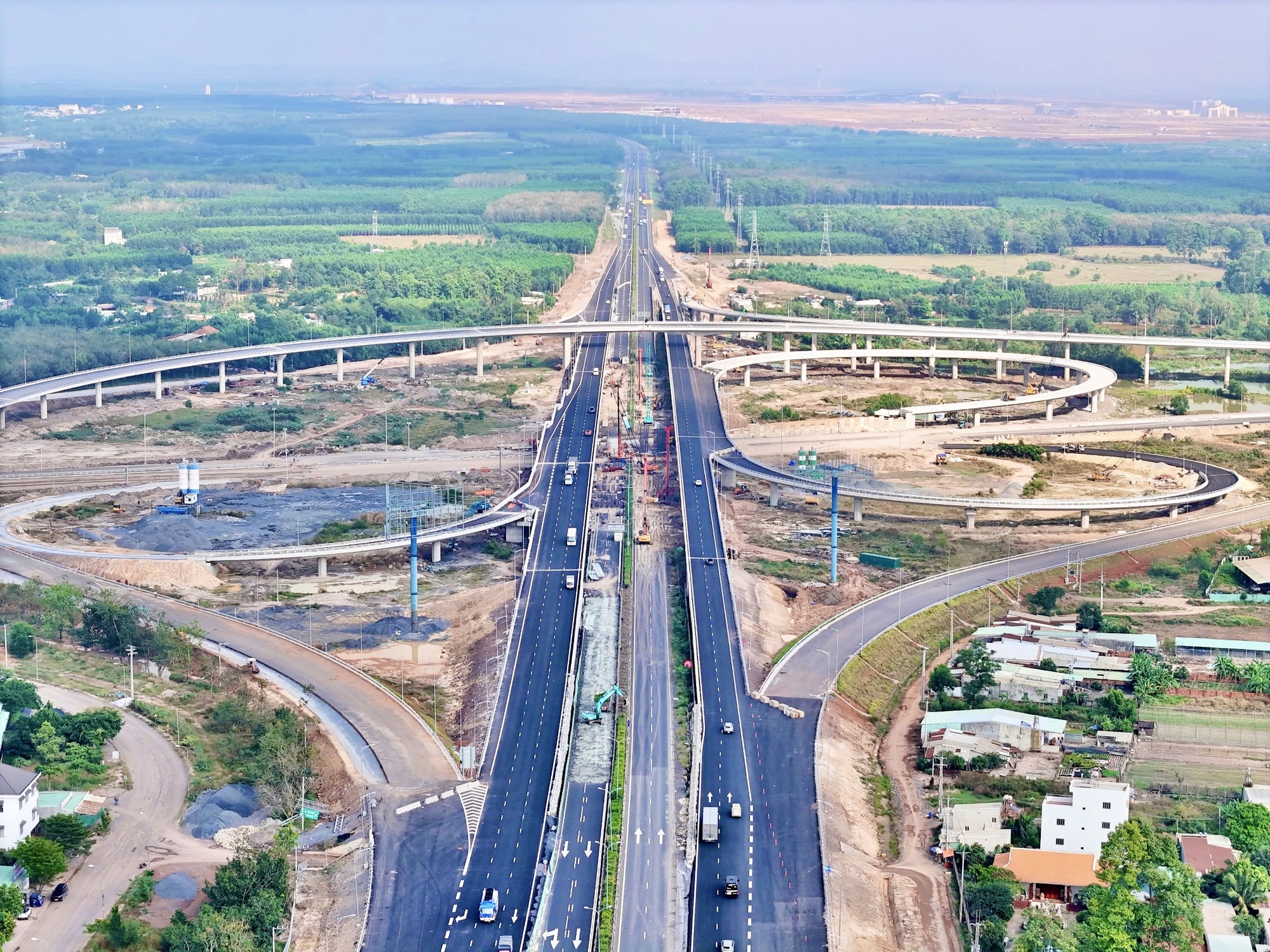 Ba tuyến cao tốc về đ&iacute;ch năm 2026, Đồng Nai rộng đường kết nối s&acirc;n bay Long Th&agrave;nh- Ảnh 2.