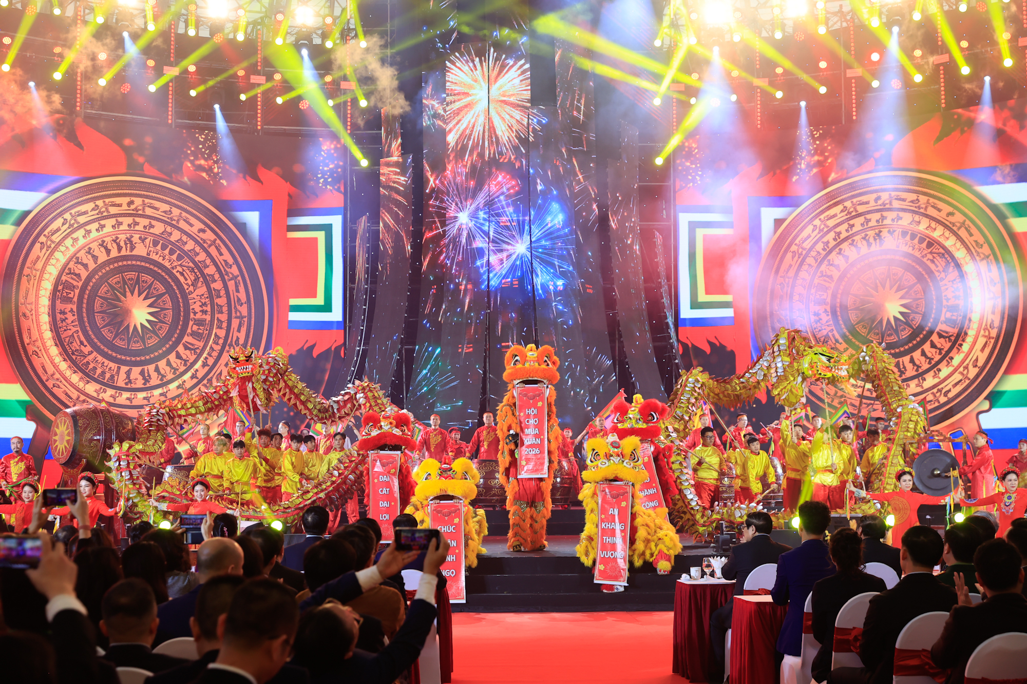 Thủ tướng: Mỗi sản phẩm tại Hội chợ M&ugrave;a Xu&acirc;n lần thứ nhất phải l&agrave; một "đại sứ" văn ho&aacute;- Ảnh 5.