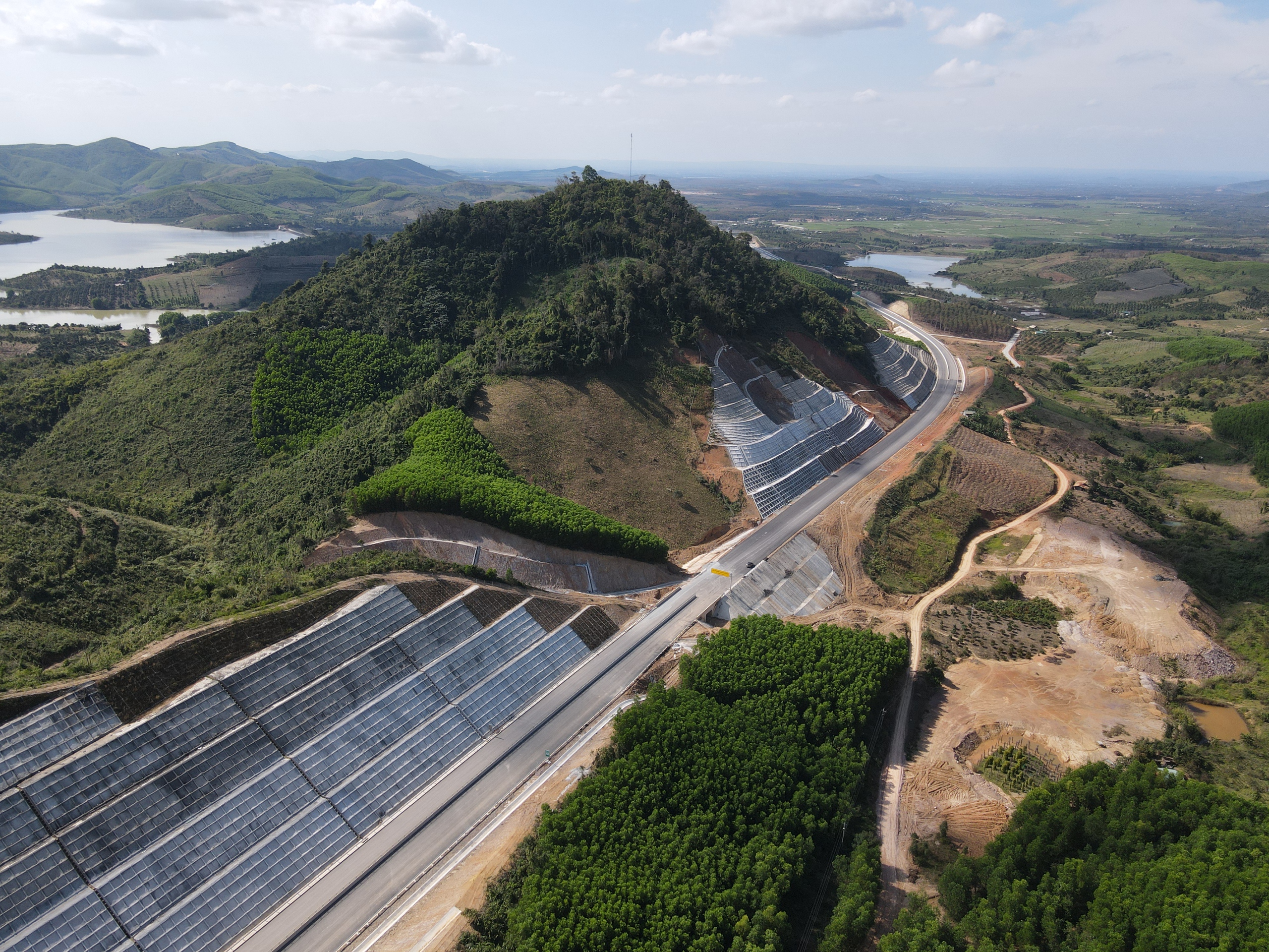 Cao tốc Kh&aacute;nh H&ograve;a - Bu&ocirc;n Ma Thuột kết nối rừng - biển sắp đưa v&agrave;o khai th&aacute;c- Ảnh 8.