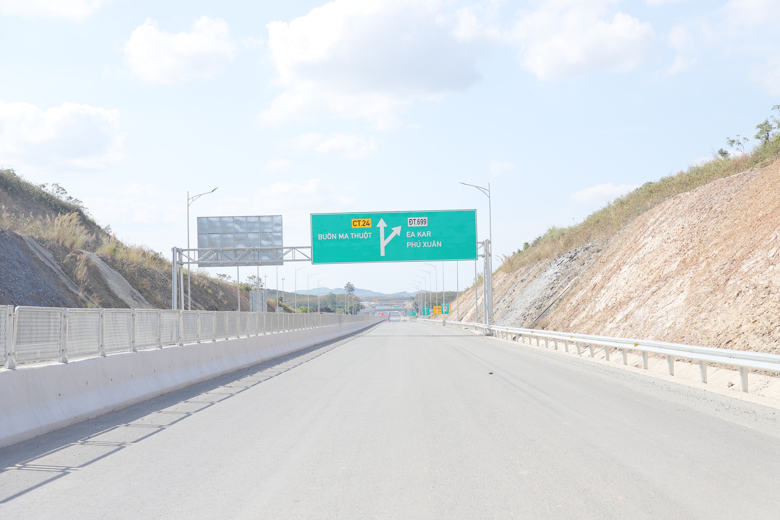 Cao tốc Kh&aacute;nh H&ograve;a - Bu&ocirc;n Ma Thuột kết nối rừng - biển sắp đưa v&agrave;o khai th&aacute;c- Ảnh 9.