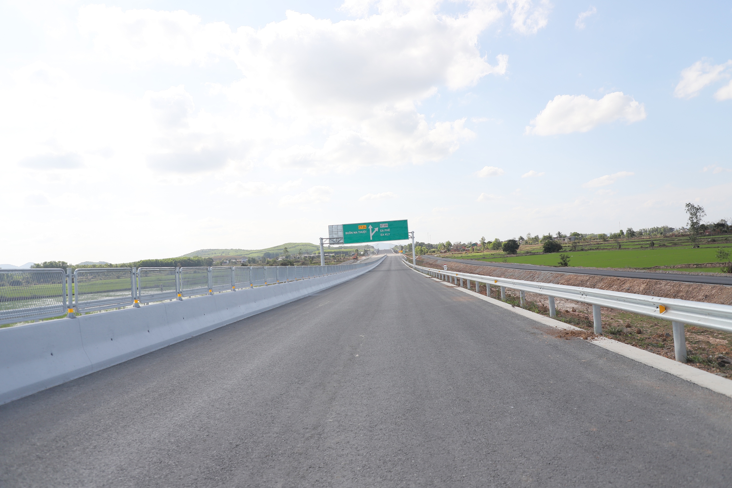 Cao tốc Kh&aacute;nh H&ograve;a - Bu&ocirc;n Ma Thuột kết nối rừng - biển sắp đưa v&agrave;o khai th&aacute;c- Ảnh 4.