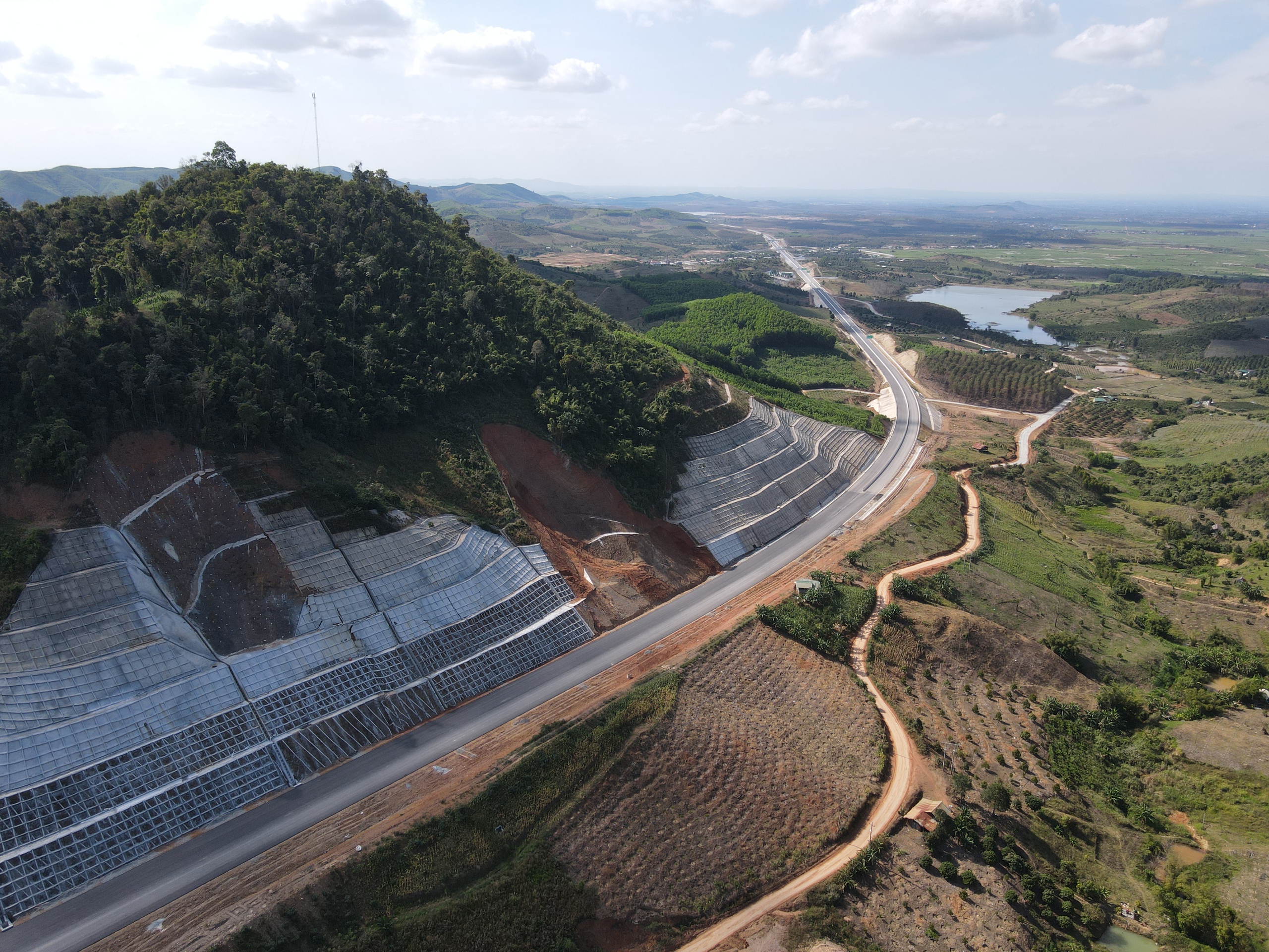Cao tốc Kh&aacute;nh H&ograve;a - Bu&ocirc;n Ma Thuột kết nối rừng - biển sắp đưa v&agrave;o khai th&aacute;c- Ảnh 3.