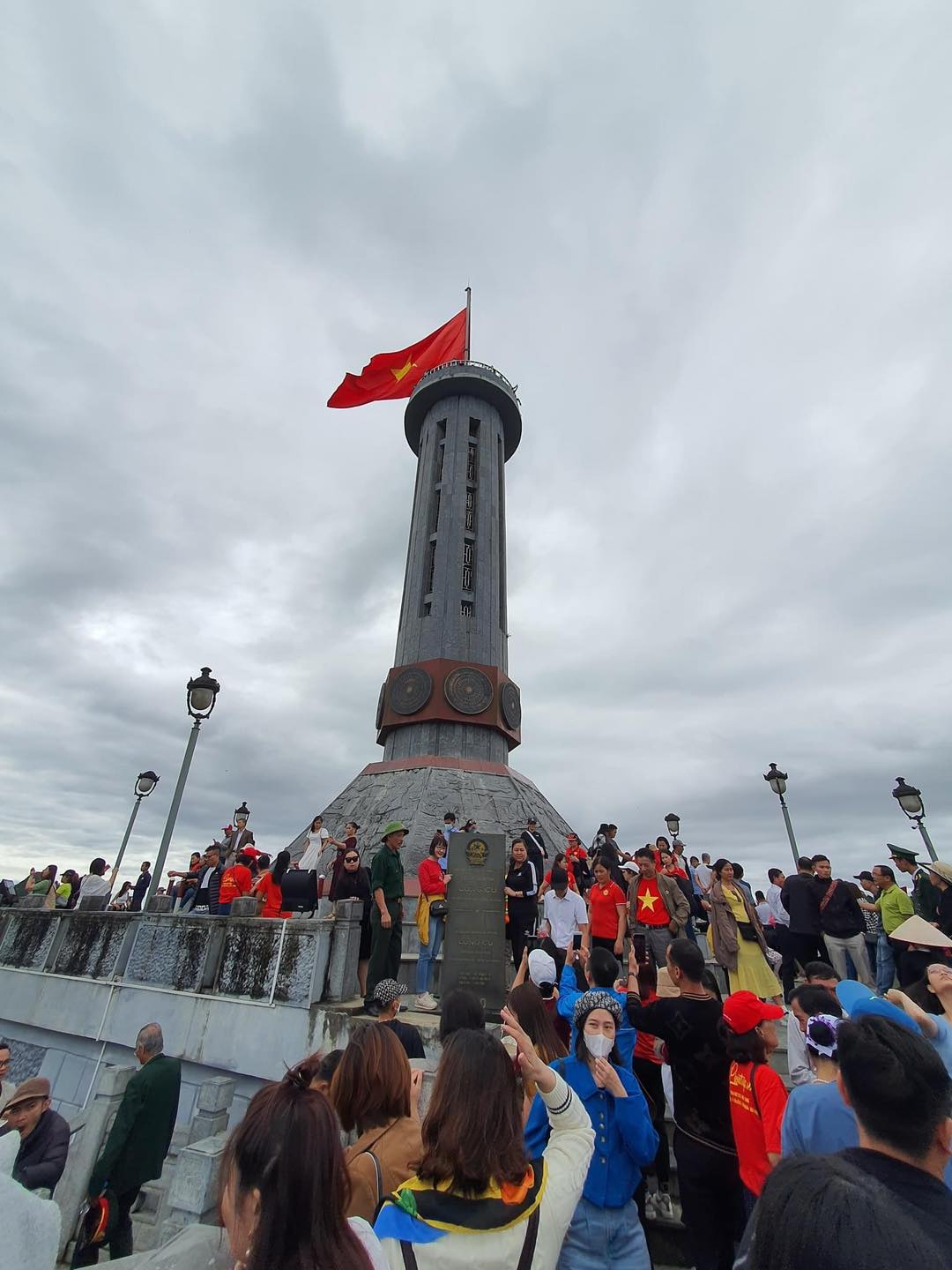 Tuy&ecirc;n Quang: H&agrave;ng vạn du kh&aacute;ch đến c&aacute;c điểm du lịch cực Bắc- Ảnh 2.