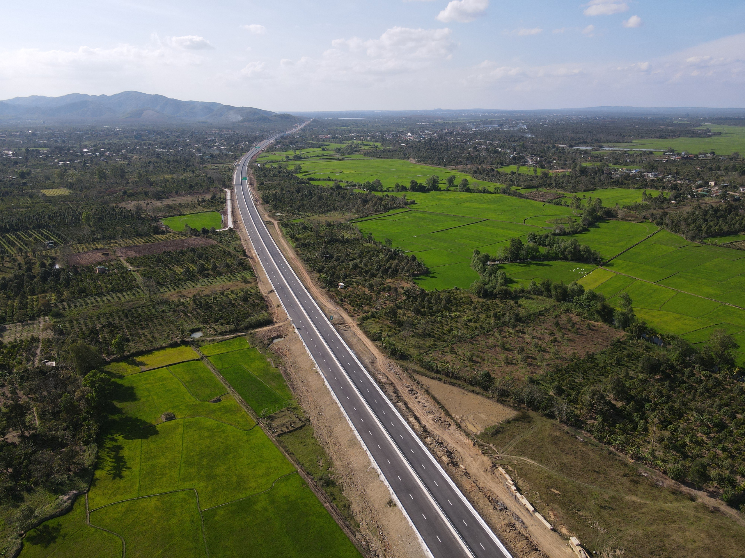 Cao tốc Kh&aacute;nh H&ograve;a - Bu&ocirc;n Ma Thuột kết nối rừng - biển sắp đưa v&agrave;o khai th&aacute;c- Ảnh 12.