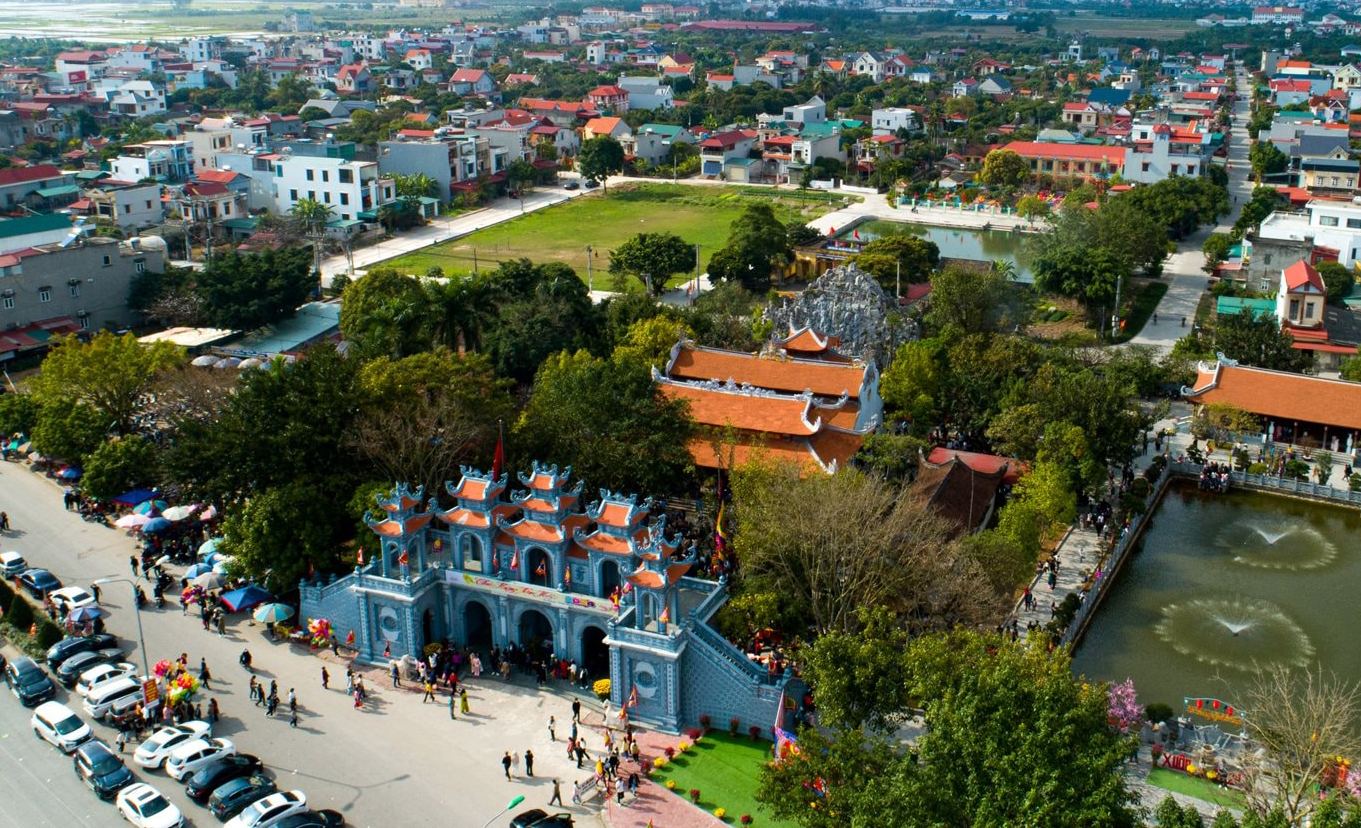 Du kh&aacute;ch đổ về đền Tranh tăng đột biến ngay những ng&agrave;y đầu năm mới- Ảnh 3.