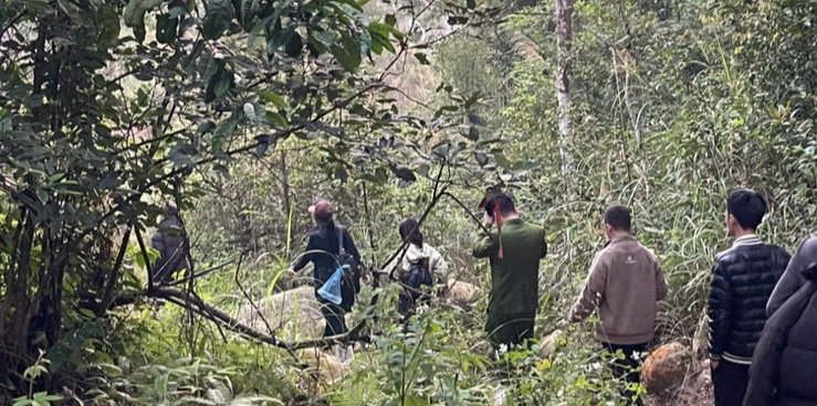 Xuy&ecirc;n đ&ecirc;m t&igrave;m kiếm 4 du kh&aacute;ch lạc trong rừng nguy&ecirc;n sinh T&acirc;y Y&ecirc;n Tử- Ảnh 1.