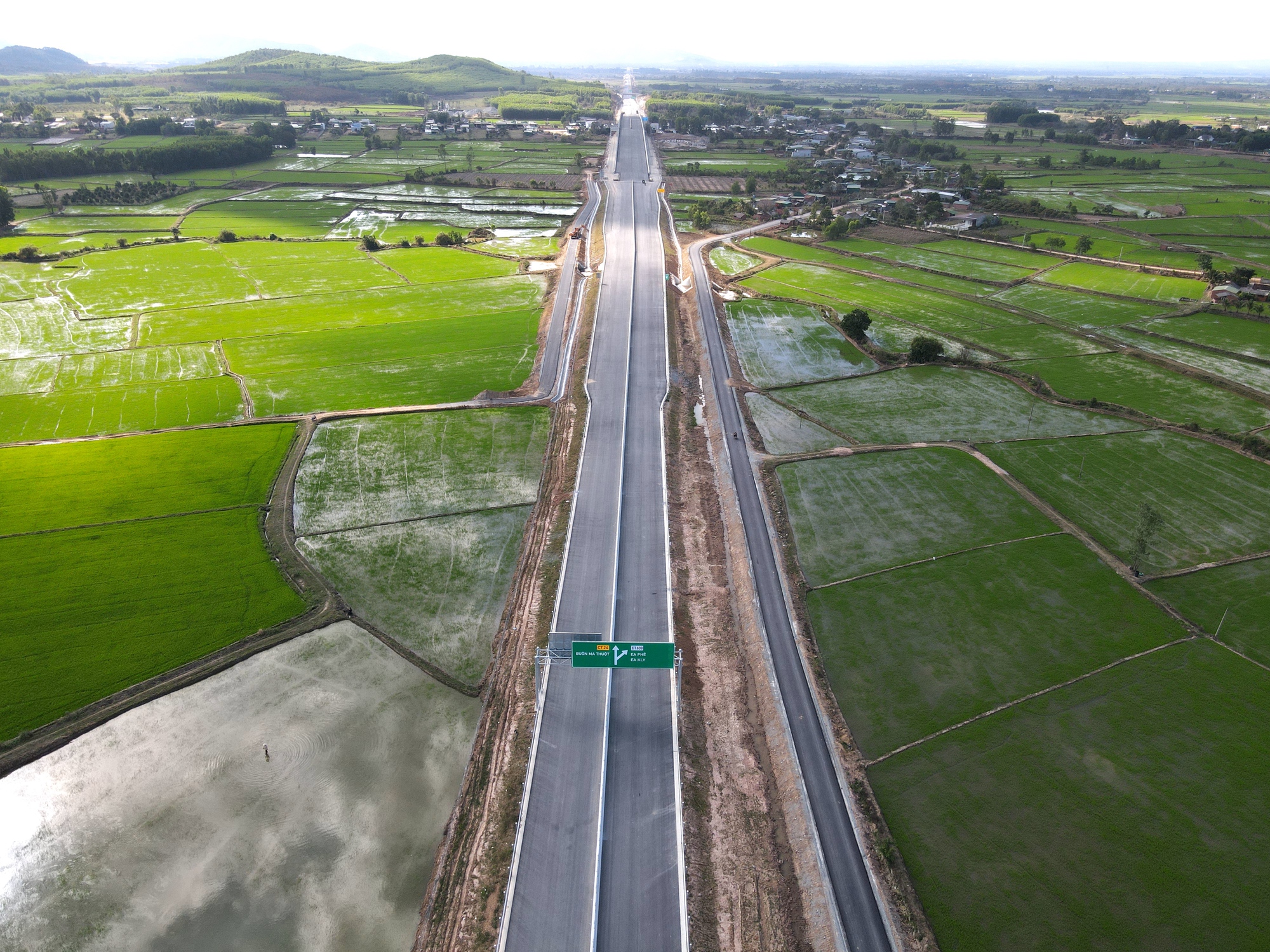Cao tốc Kh&aacute;nh H&ograve;a - Bu&ocirc;n Ma Thuột kết nối rừng - biển sắp đưa v&agrave;o khai th&aacute;c- Ảnh 13.