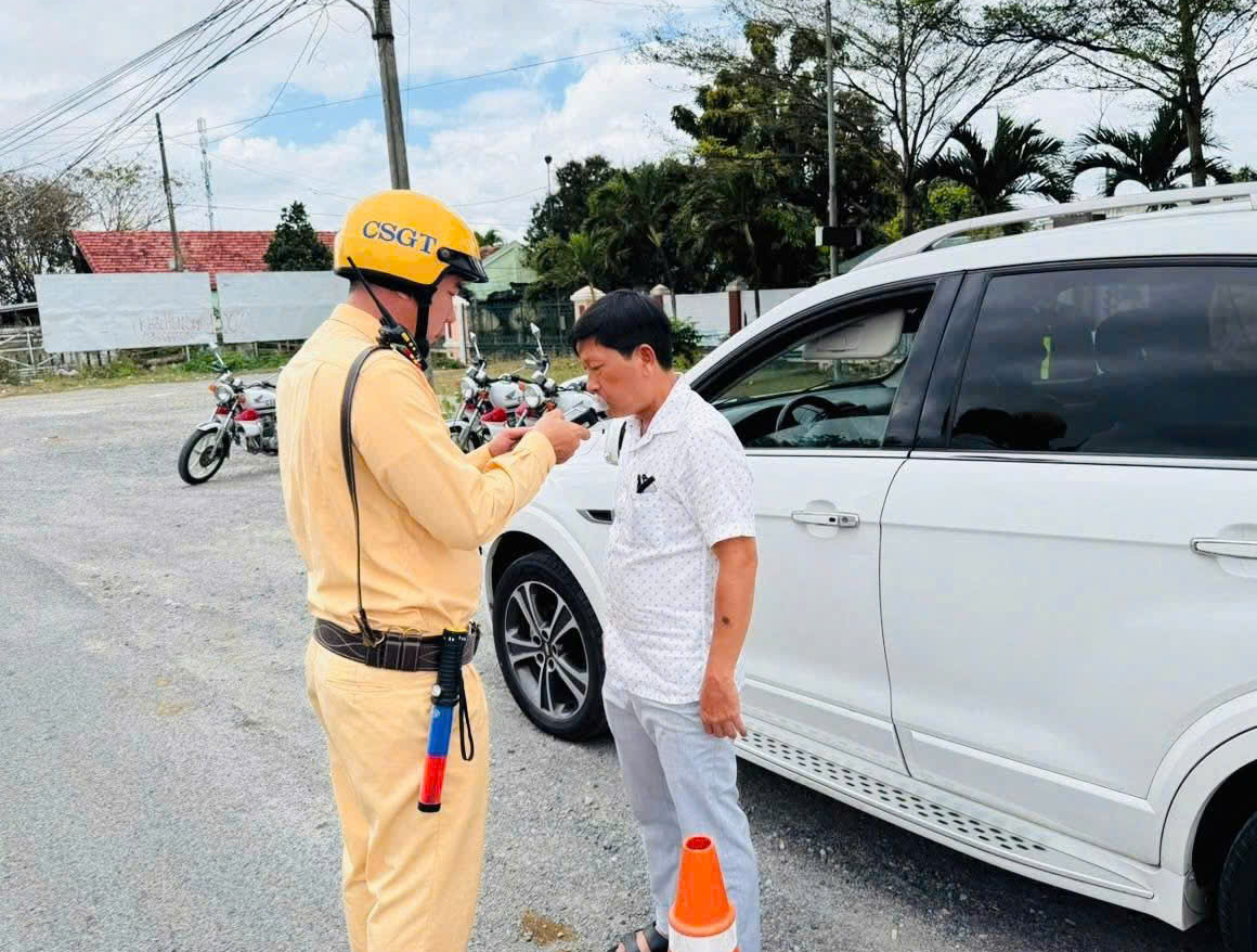 Kh&aacute;nh H&ograve;a xử l&yacute; 272 trường hợp vi phạm nồng độ cồn trong 7 ng&agrave;y Tết- Ảnh 1.