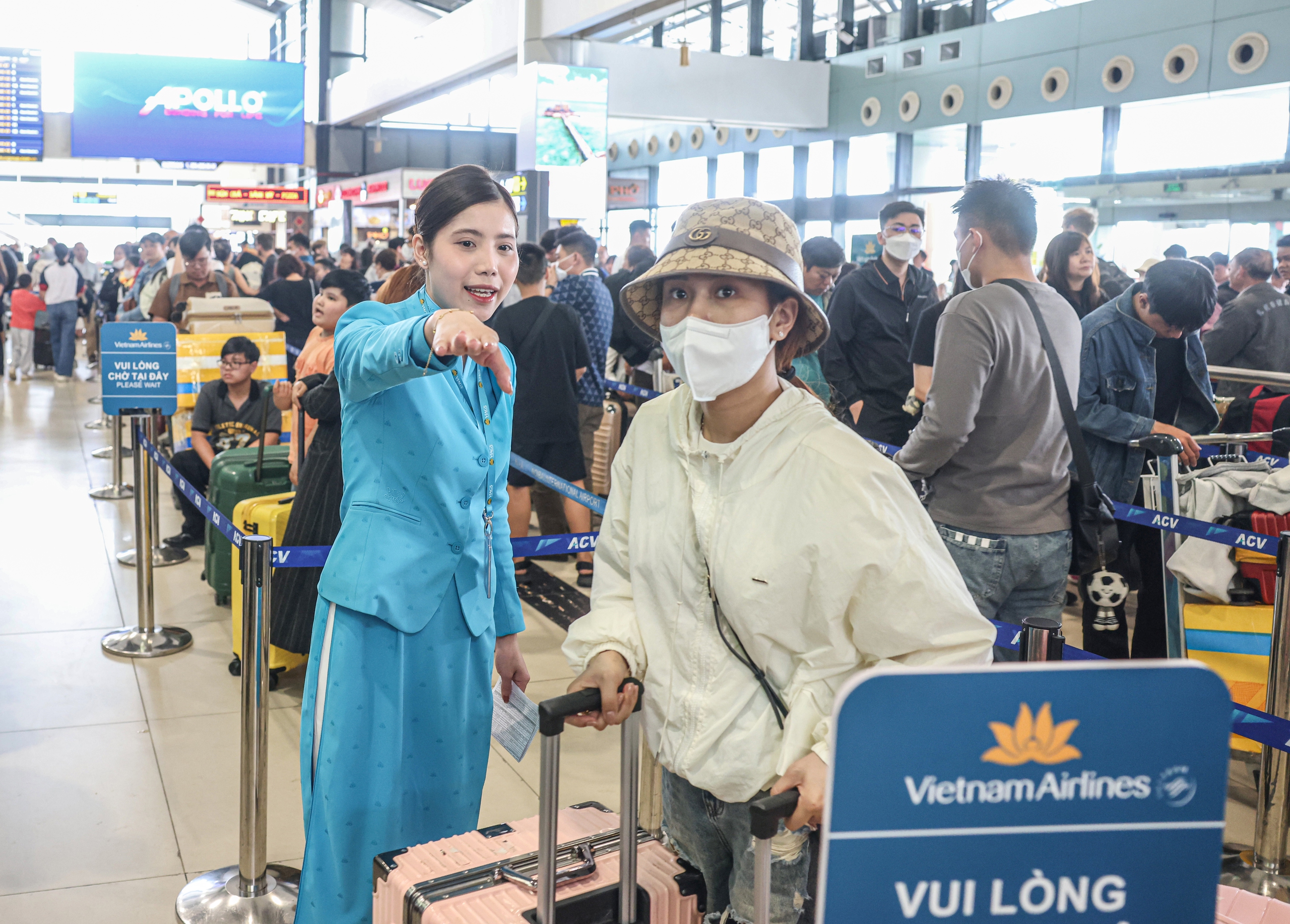 Gần 114.000 lượt khách qua sân bay Nội Bài trong ngày mùng 5 Tết- Ảnh 5. Gần 114.000 lượt khách qua sân bay Nội Bài trong ngày mùng 5 Tết- Ảnh 5.