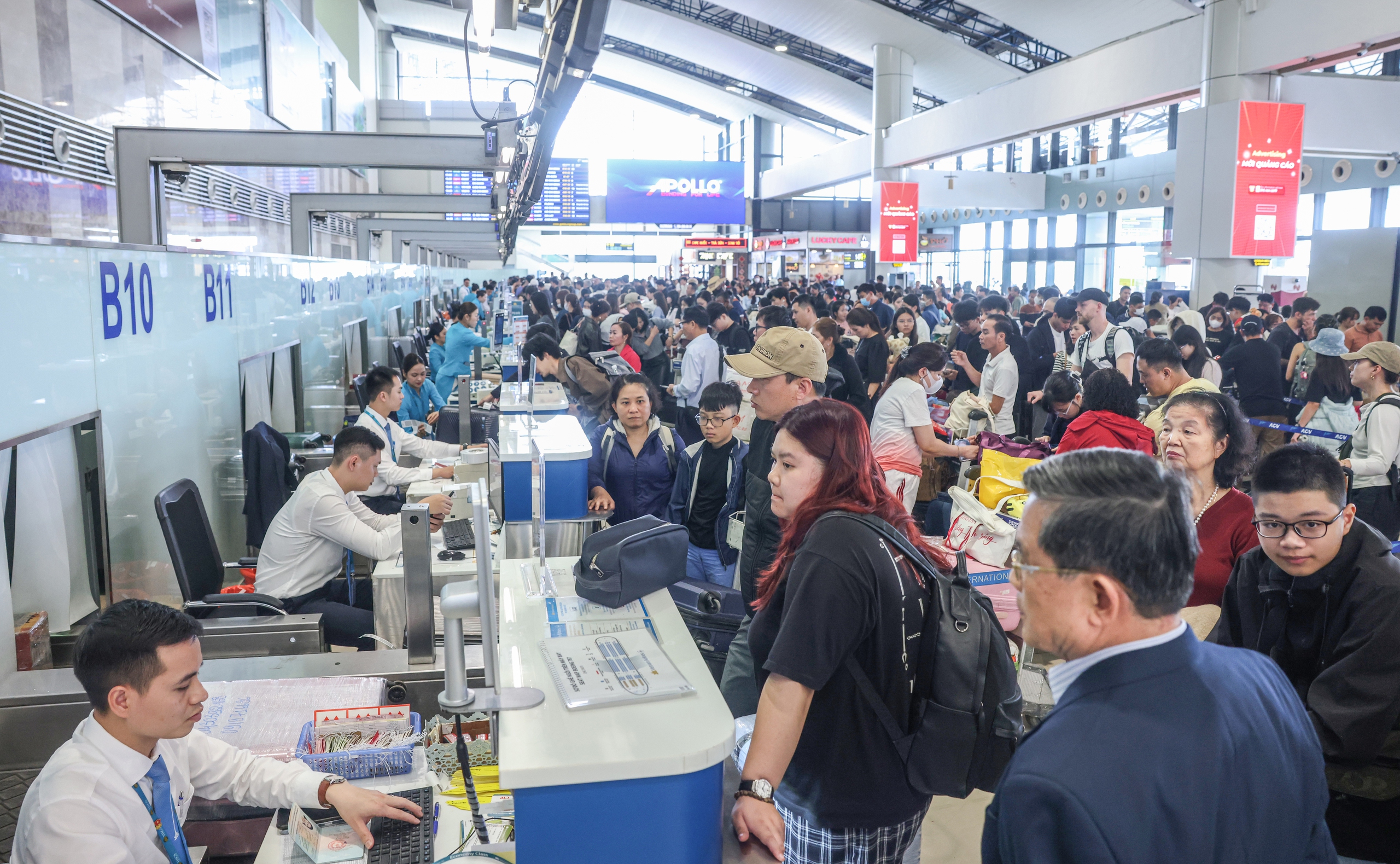 Gần 114.000 lượt khách qua sân bay Nội Bài trong ngày mùng 5 Tết- Ảnh 2. Gần 114.000 lượt khách qua sân bay Nội Bài trong ngày mùng 5 Tết- Ảnh 2.