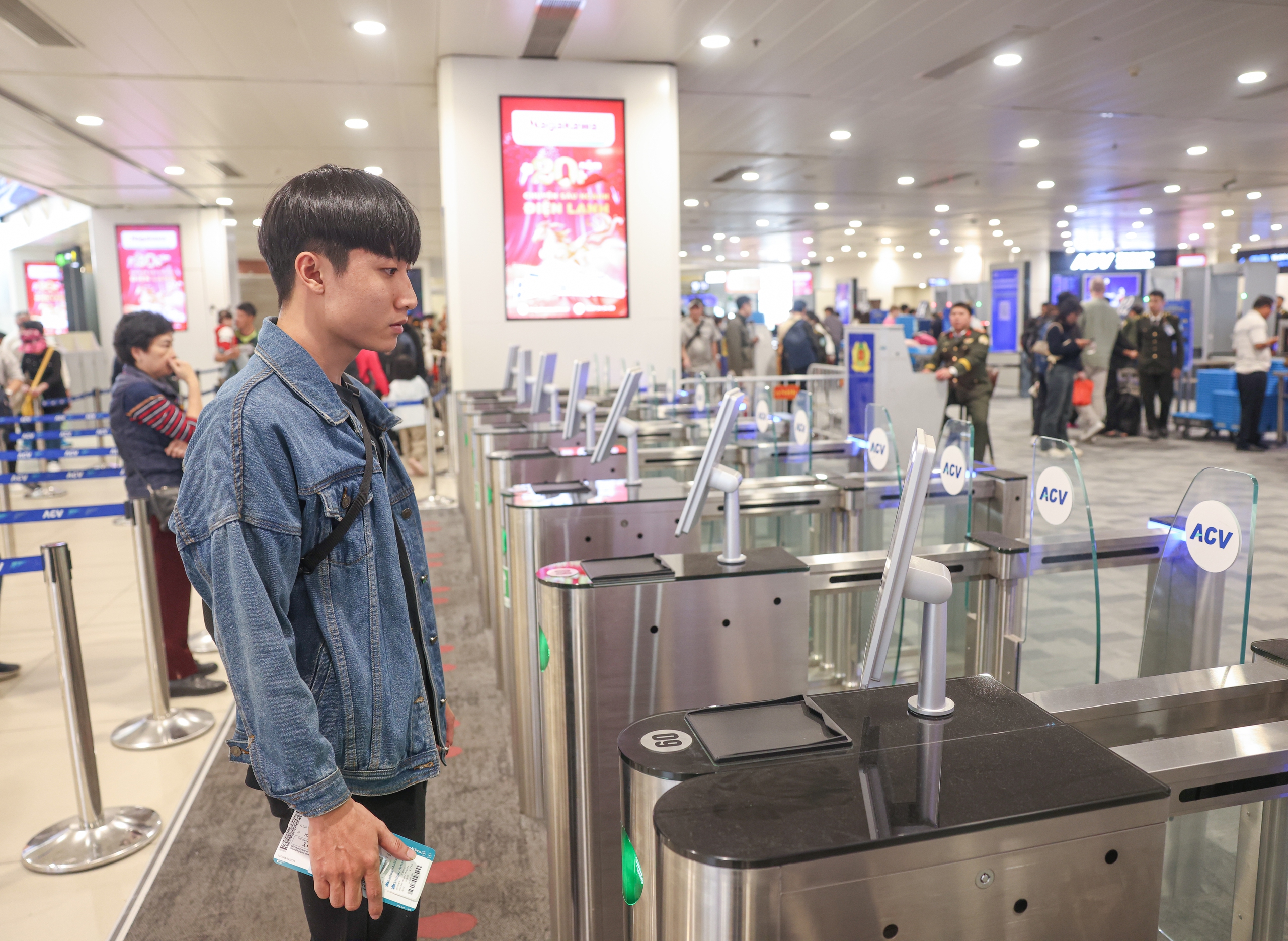 Gần 114.000 lượt khách qua sân bay Nội Bài trong ngày mùng 5 Tết- Ảnh 9. Gần 114.000 lượt khách qua sân bay Nội Bài trong ngày mùng 5 Tết- Ảnh 9.