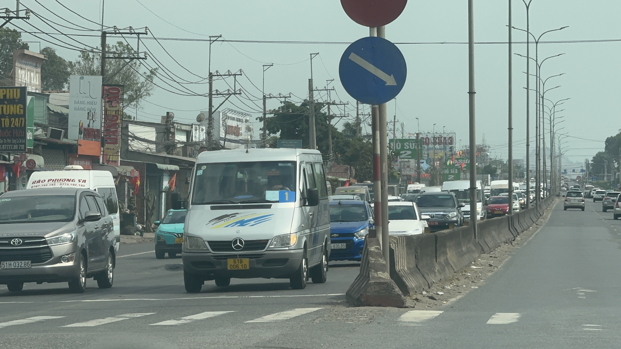 7 &ocirc; t&ocirc; va chạm li&ecirc;n ho&agrave;n tr&ecirc;n cao tốc Phan Thiết - Dầu Gi&acirc;y g&acirc;y &ugrave;n tắc k&eacute;o d&agrave;i- Ảnh 2.