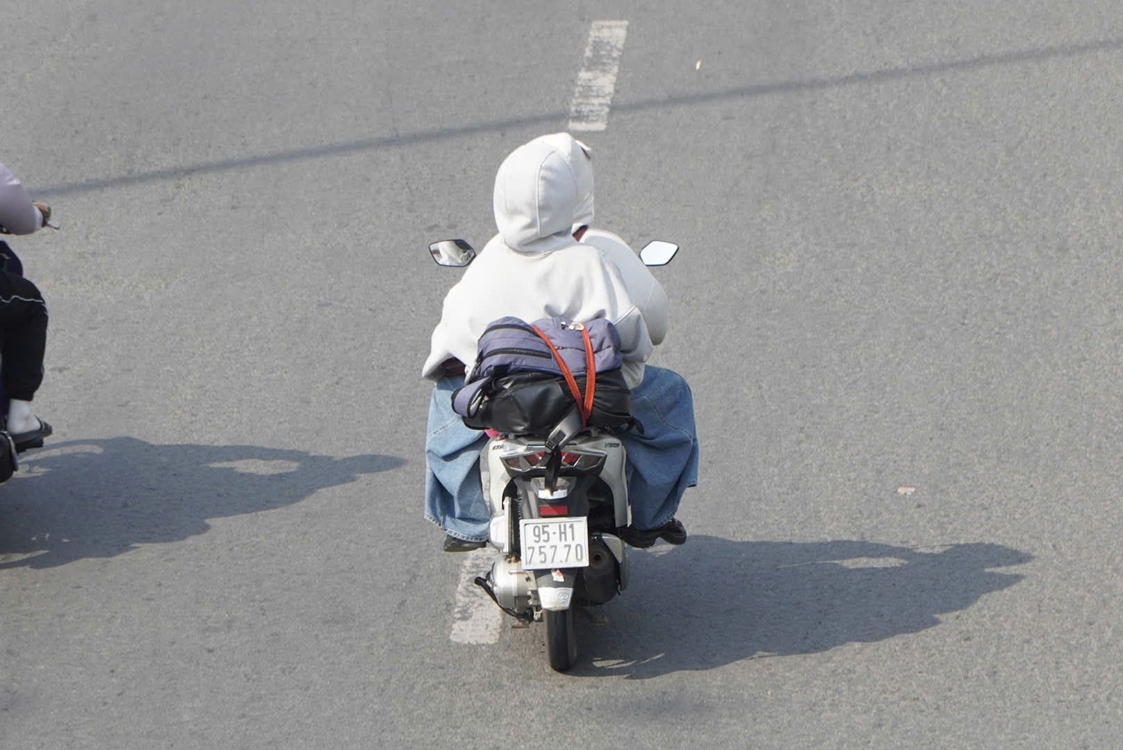 Người d&acirc;n đổ về TP.HCM sau kỳ nghỉ Tết, cửa ng&otilde; đ&ocirc;ng đ&uacute;c chiều m&ugrave;ng 5- Ảnh 6.