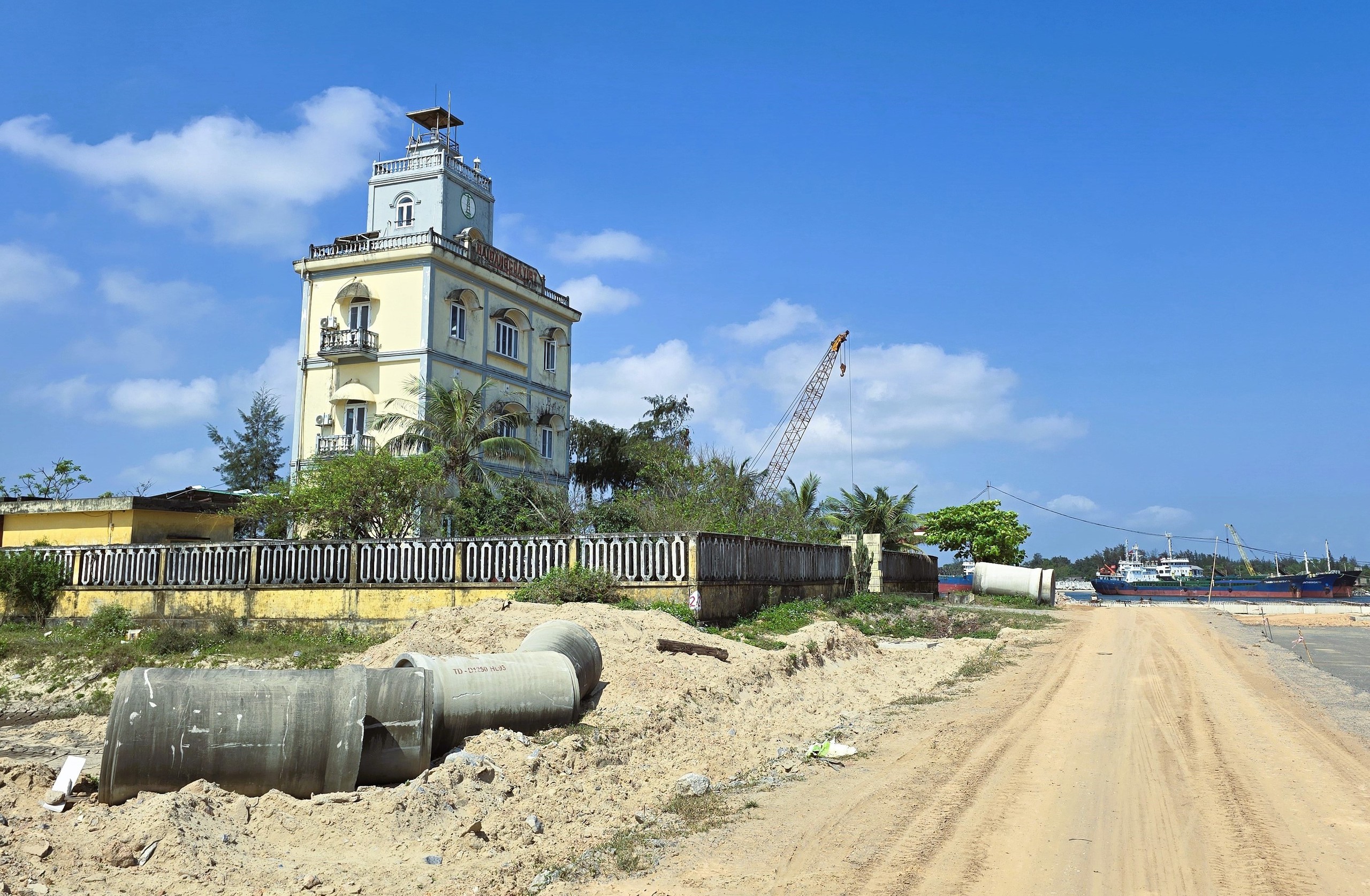 Ngắm những ngọn hải đăng h&igrave;nh hộp, h&igrave;nh &ldquo;ống kh&oacute;i&rdquo; độc đ&aacute;o ở Quảng Trị- Ảnh 4.