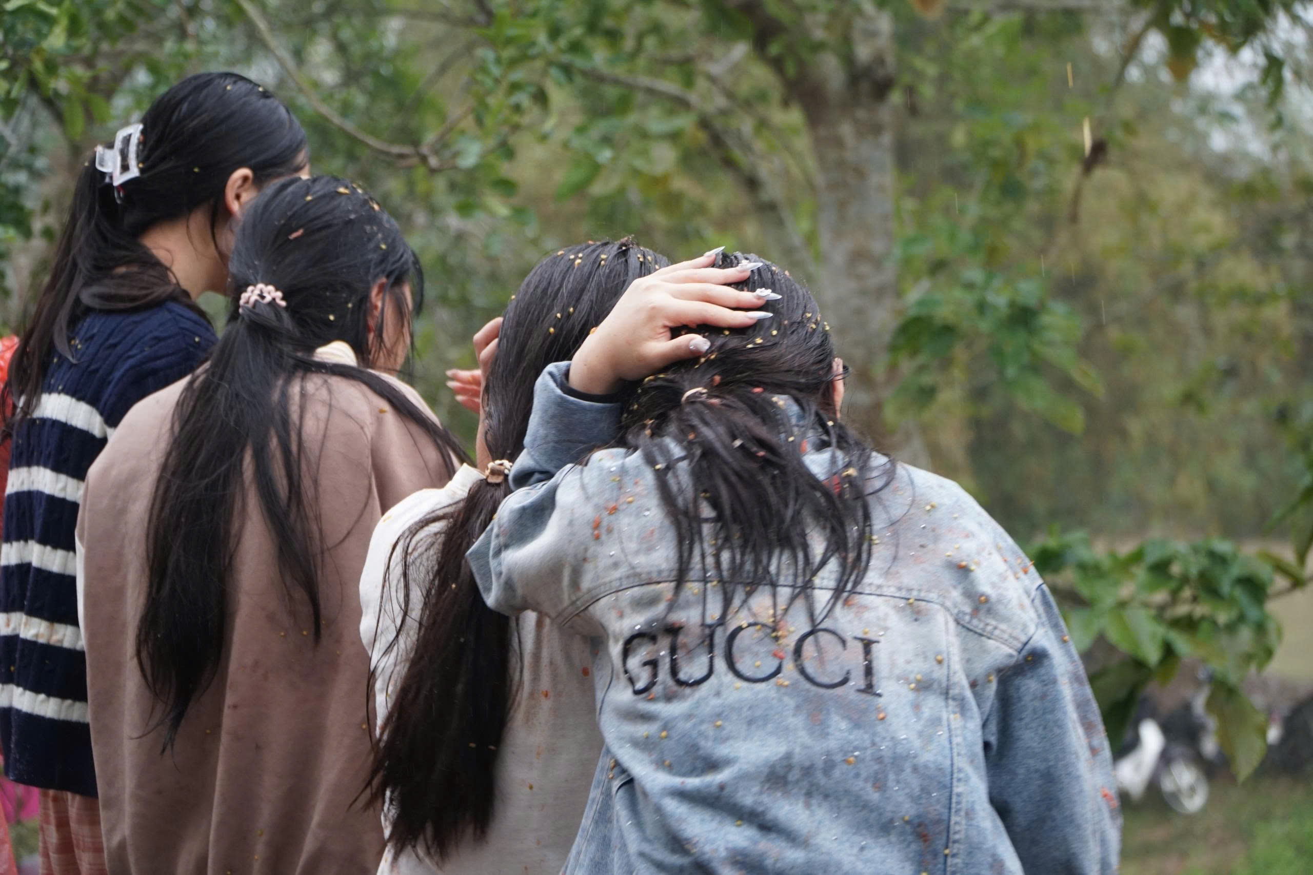 Độc đ&aacute;o phi&ecirc;n chợ n&eacute;m c&agrave; chua lấy may ở Thanh Ho&aacute;- Ảnh 8.