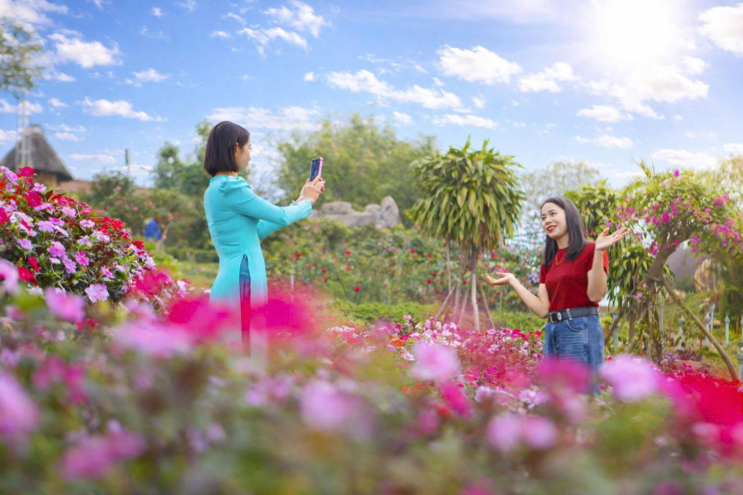 Hàng chục nghìn du khách trẩy hội tâm linh, trải nghiệm số giữa mùa lễ hội Tết tại Hà Tĩnh- Ảnh 5. Hàng chục nghìn du khách trẩy hội tâm linh, trải nghiệm số giữa mùa lễ hội Tết tại Hà Tĩnh- Ảnh 5.