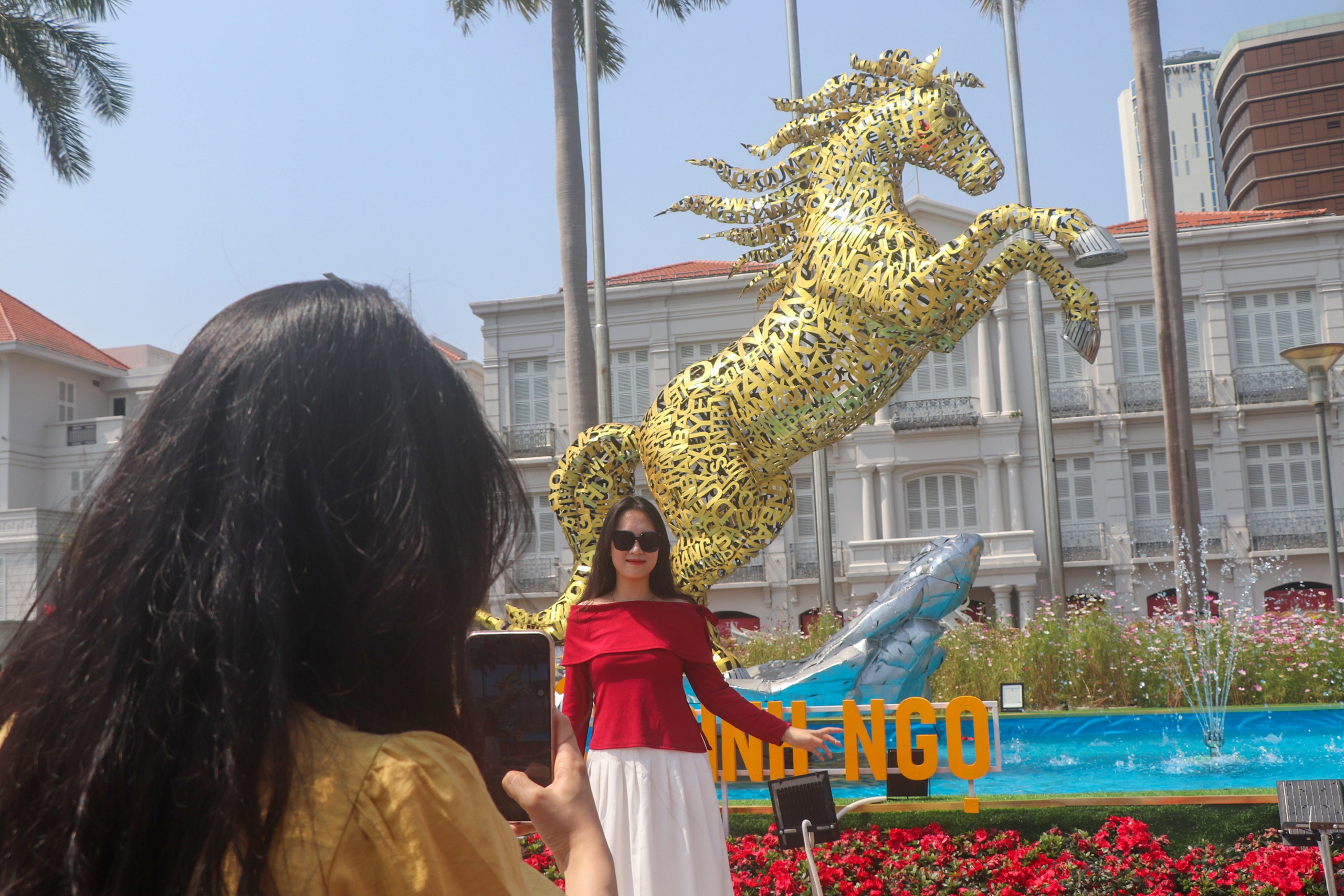 Đ&agrave; Nẵng đ&oacute;n khoảng 1,1 triệu lượt kh&aacute;ch, doanh thu gần 4.000 tỷ đồng dịp tết B&iacute;nh Ngọ- Ảnh 2.