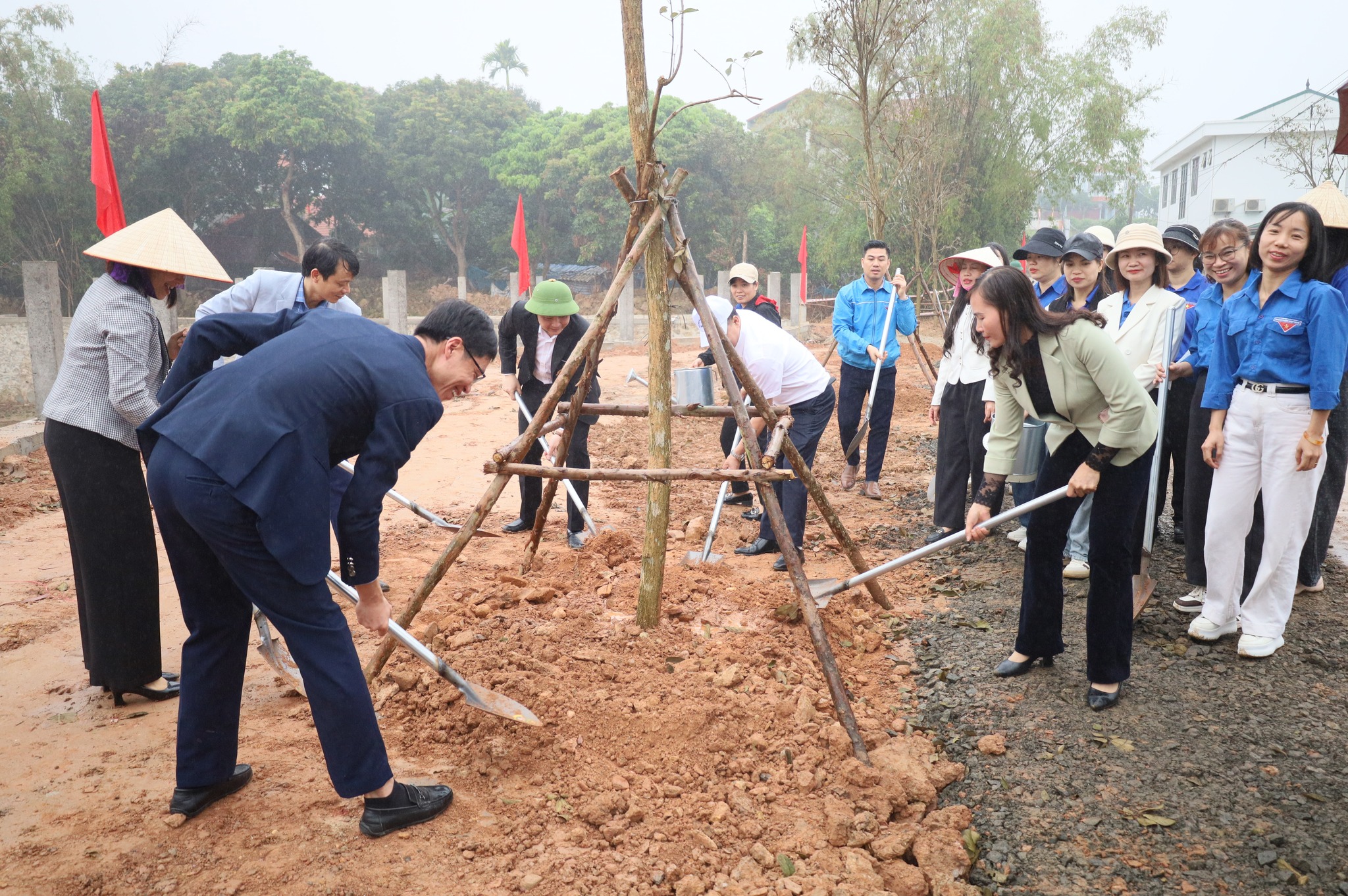 Hà Nội: 126 xã, phường phát động "Tết trồng cây"- Ảnh 14. Hà Nội: 126 xã, phường phát động "Tết trồng cây"- Ảnh 14.