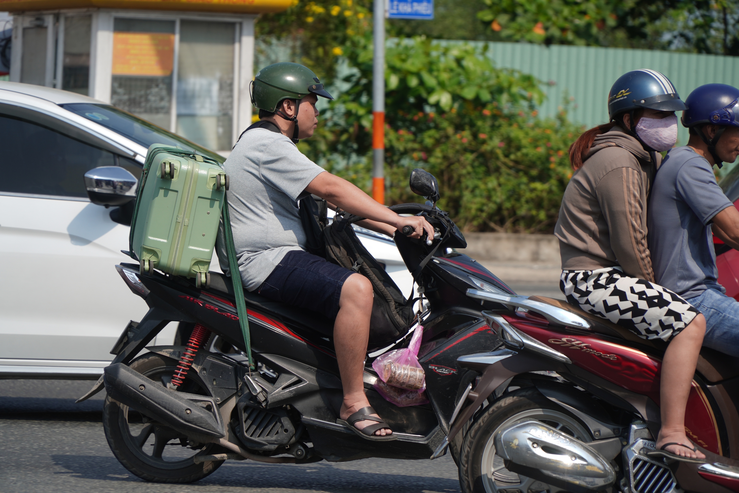 Ng&agrave;y cuối nghỉ Tết, giao th&ocirc;ng TP.HCM căng thẳng, nhiều nơi kẹt xe k&eacute;o d&agrave;i- Ảnh 3.
