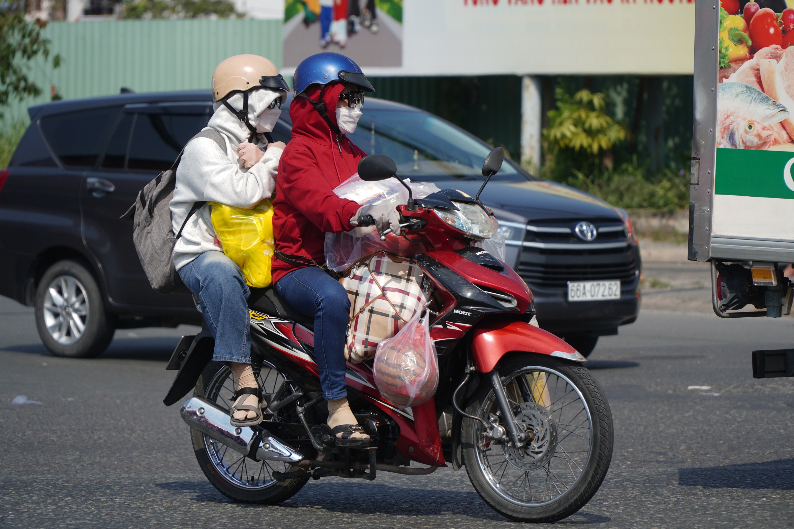 Ng&agrave;y cuối nghỉ Tết, giao th&ocirc;ng TP.HCM căng thẳng, nhiều nơi kẹt xe k&eacute;o d&agrave;i- Ảnh 4.