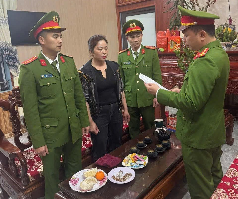 Bắt giữ người phụ nữ thu tiền trông xe trái phép ở Bắc Ninh- Ảnh 1. Bắt giữ người phụ nữ thu tiền trông xe trái phép ở Bắc Ninh- Ảnh 1.