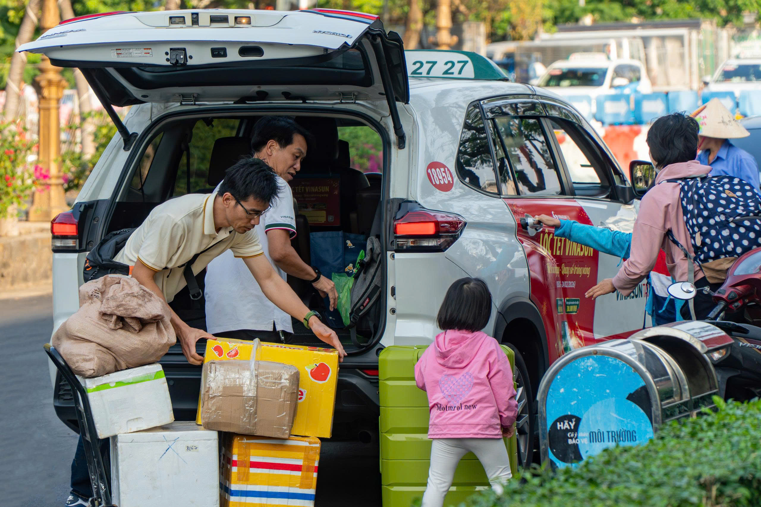 Ng&agrave;y cuối nghỉ Tết, giao th&ocirc;ng TP.HCM căng thẳng, nhiều nơi kẹt xe k&eacute;o d&agrave;i- Ảnh 12.