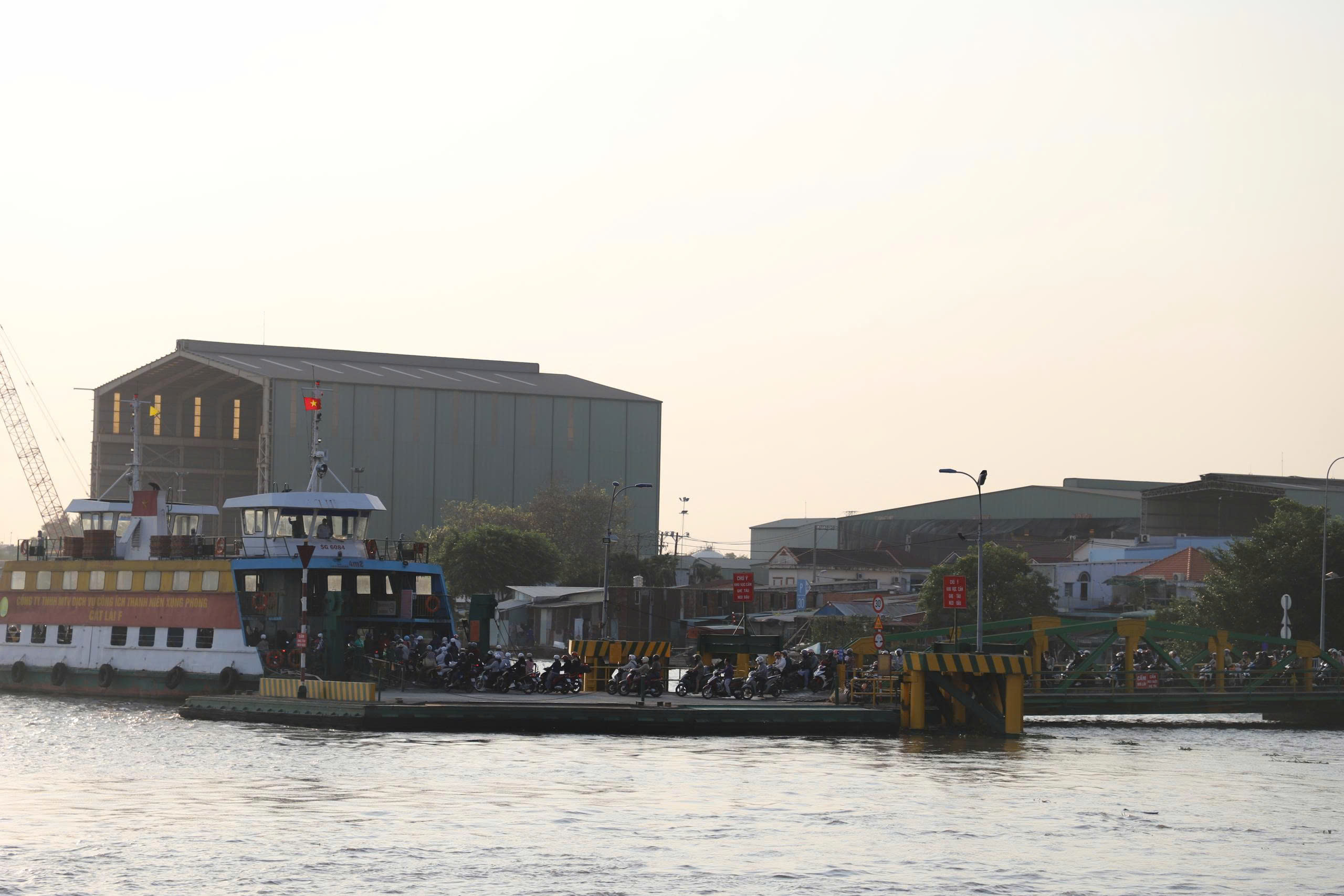 Ng&agrave;y cuối nghỉ Tết, giao th&ocirc;ng TP.HCM căng thẳng, nhiều nơi kẹt xe k&eacute;o d&agrave;i- Ảnh 8.