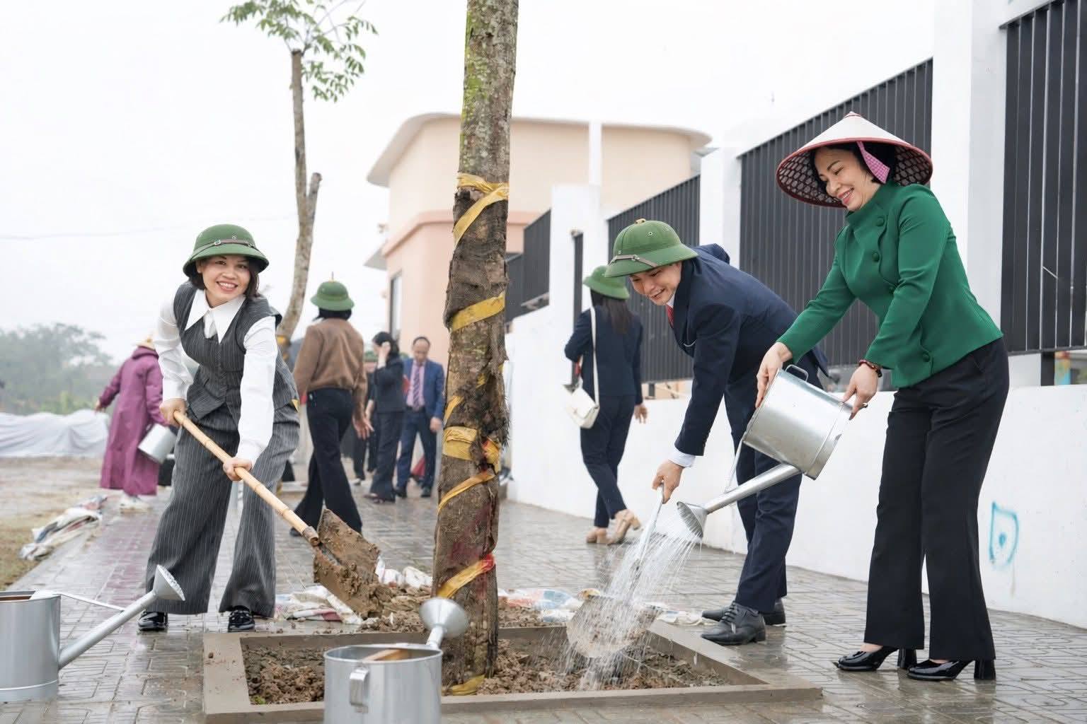 Hà Nội: 126 xã, phường phát động "Tết trồng cây"- Ảnh 6. Hà Nội: 126 xã, phường phát động "Tết trồng cây"- Ảnh 6.