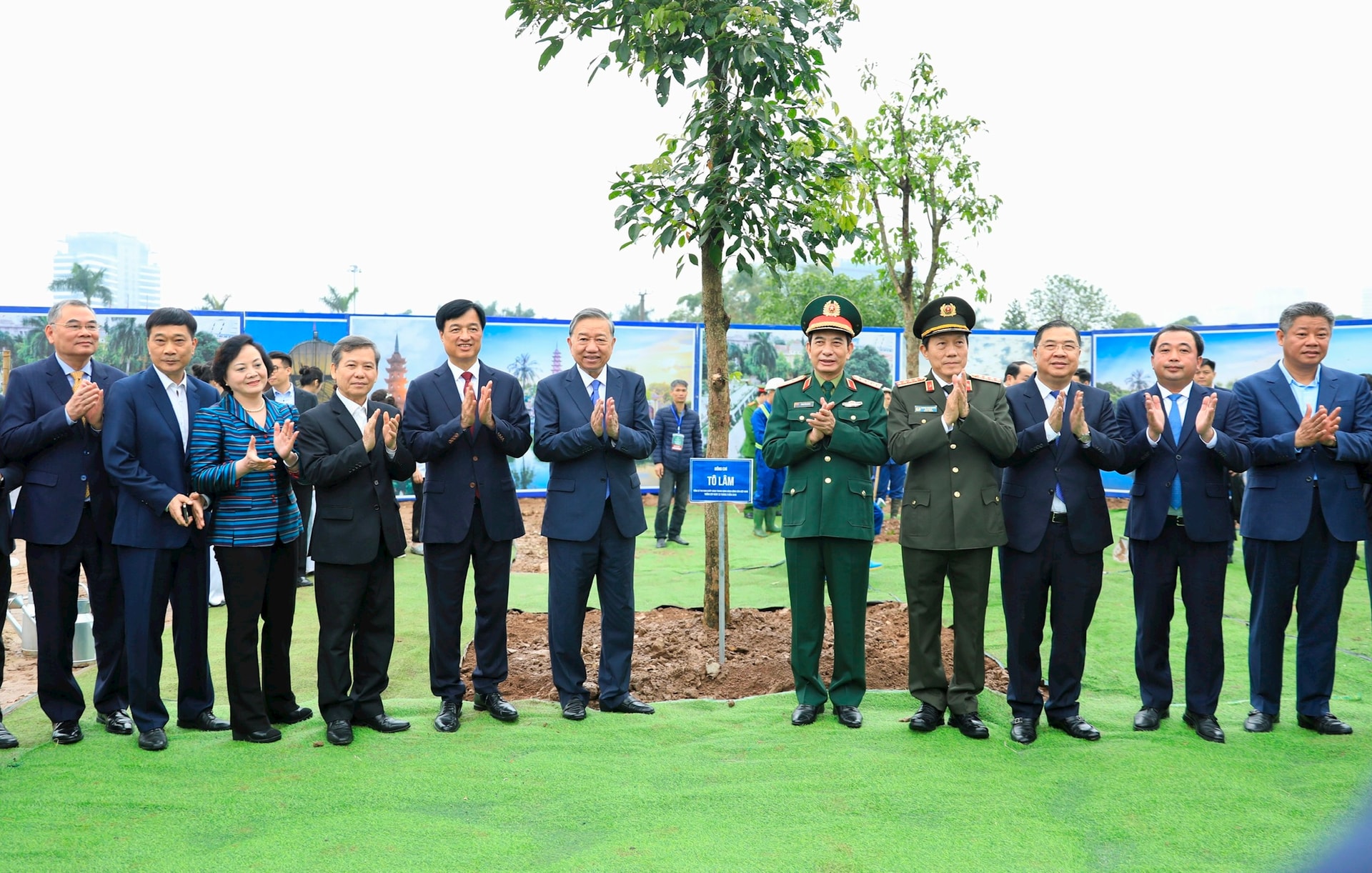 Tổng B&iacute; thư T&ocirc; L&acirc;m dự Lễ ph&aacute;t động "Tết trồng c&acirc;y đời đời nhớ ơn B&aacute;c Hồ" tại H&agrave; Nội- Ảnh 3.