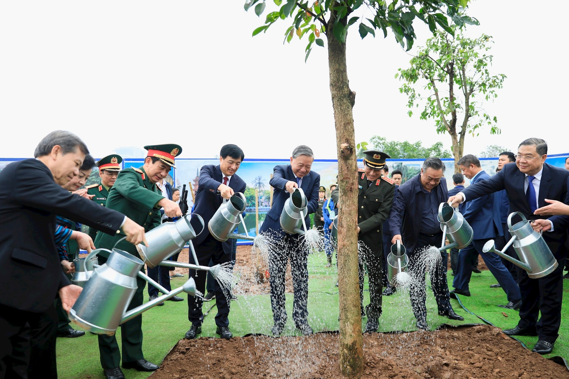 Tổng B&iacute; thư T&ocirc; L&acirc;m dự Lễ ph&aacute;t động "Tết trồng c&acirc;y đời đời nhớ ơn B&aacute;c Hồ" tại H&agrave; Nội- Ảnh 1.
