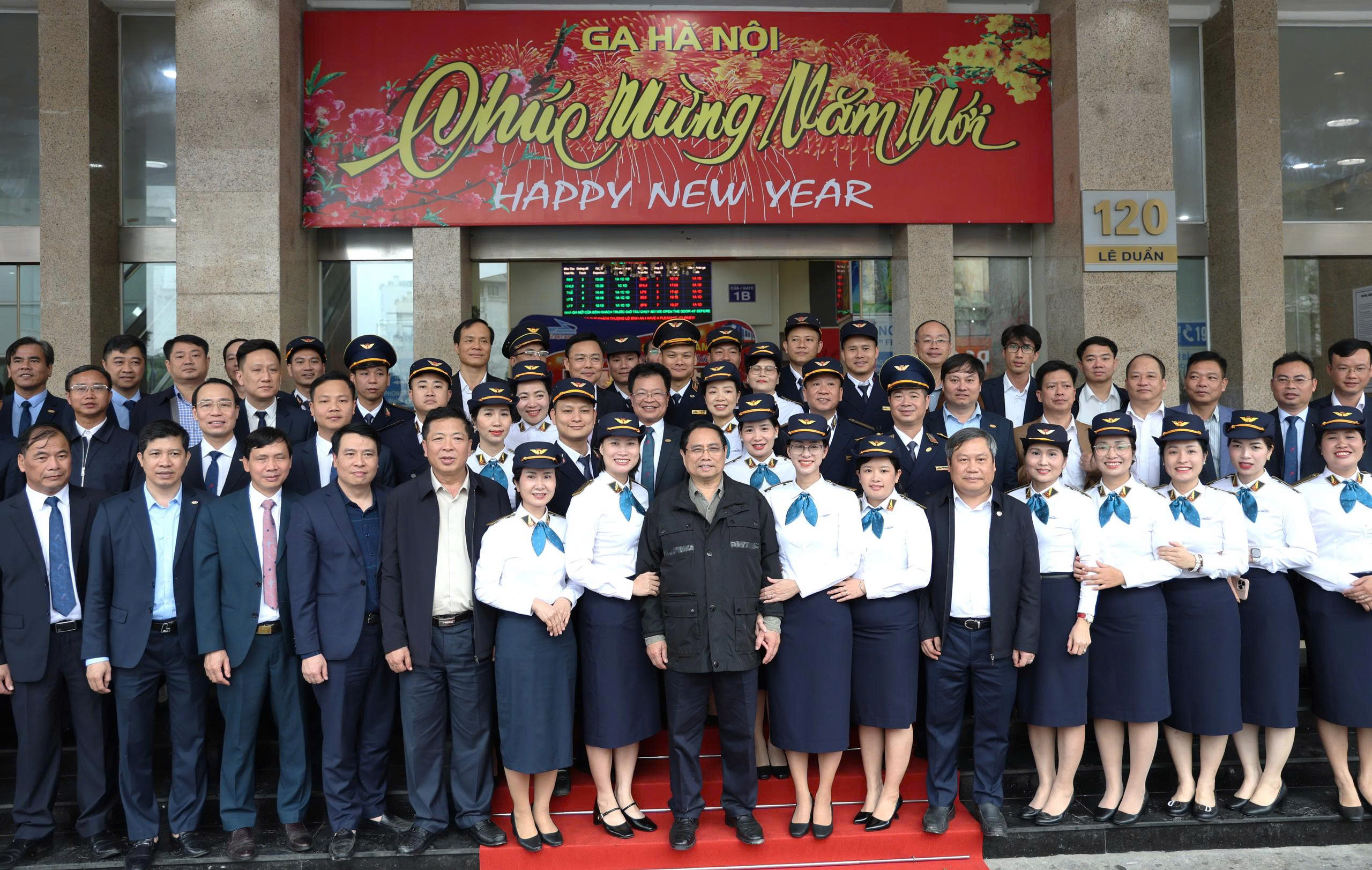 Thủ tướng Phạm Minh Ch&iacute;nh: Đường sắt phải cải tiến để hạ gi&aacute; th&agrave;nh, tăng t&iacute;nh cạnh tranh- Ảnh 10.