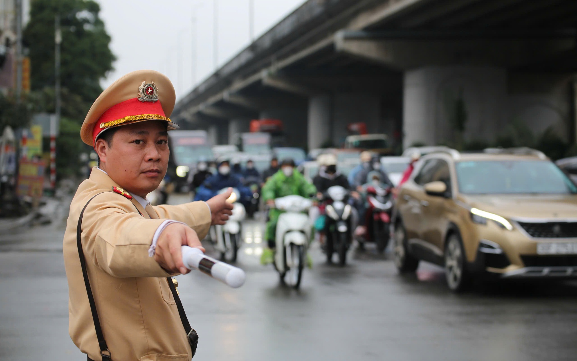 H&agrave; Nội: CSGT ph&acirc;n luồng qua camera AI, khuyến c&aacute;o t&agrave;i xế lưu th&ocirc;ng an to&agrave;n sau kỳ nghỉ Tết
