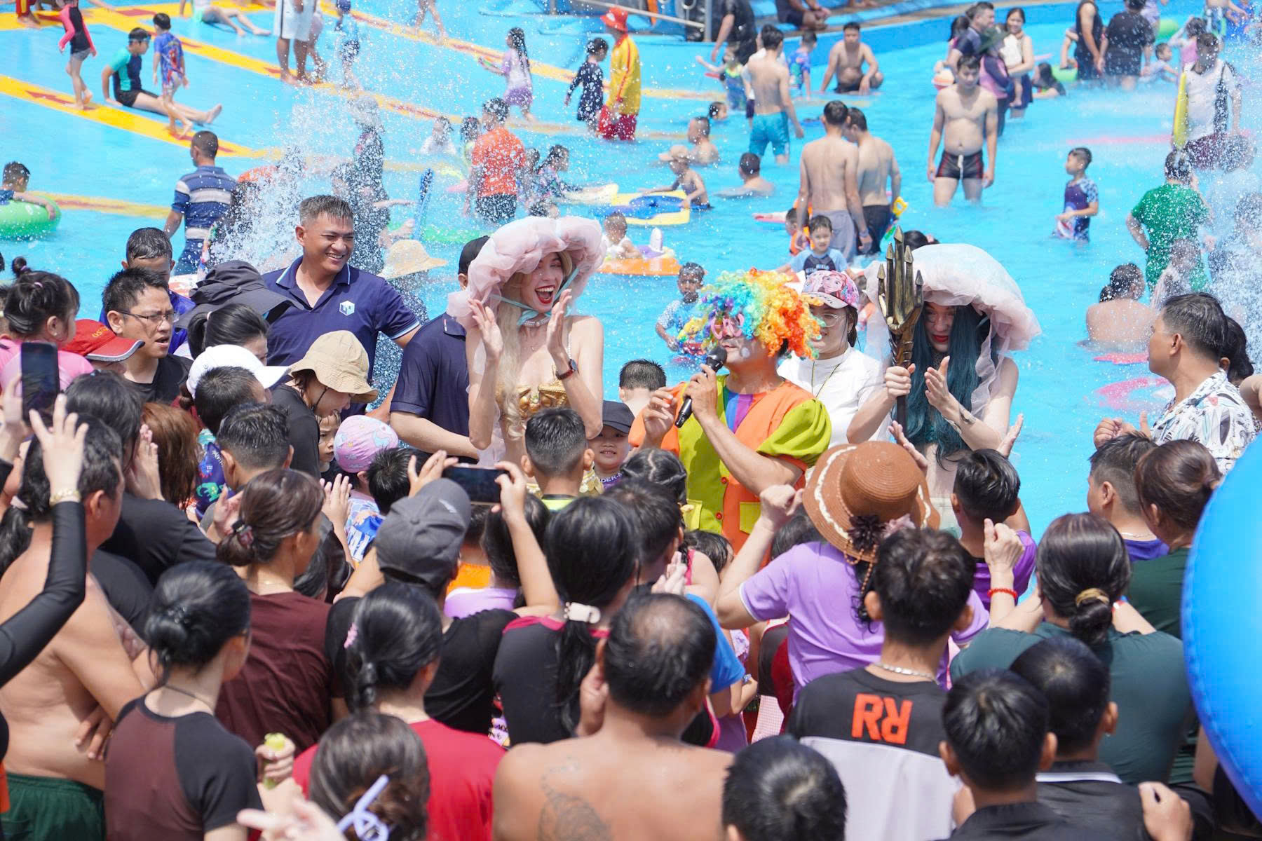 TP.HCM thu 12.150 tỷ đồng từ du lịch tết B&iacute;nh Ngọ, đ&oacute;n hơn 4,3 triệu lượt kh&aacute;ch- Ảnh 1.