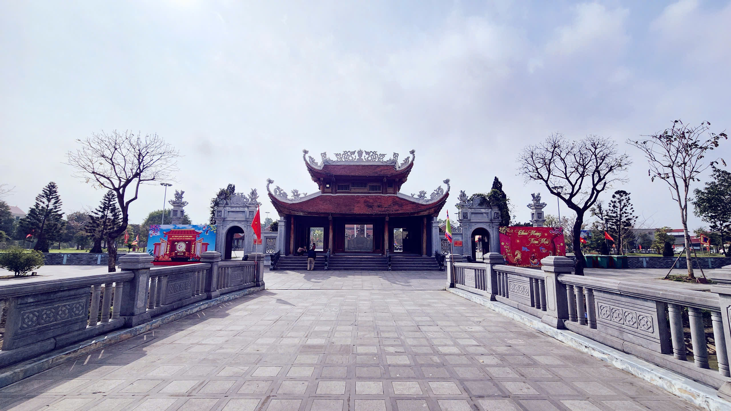 Đầu xu&acirc;n thăm đền thờ L&yacute; Thường Kiệt b&ecirc;n d&ograve;ng s&ocirc;ng Cầu lịch sử- Ảnh 11.